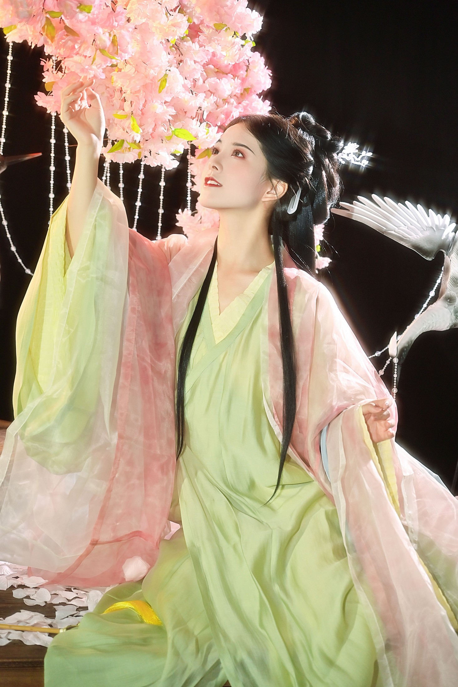 伊伊不想长胖胖 – 《桃花树下》[23P]