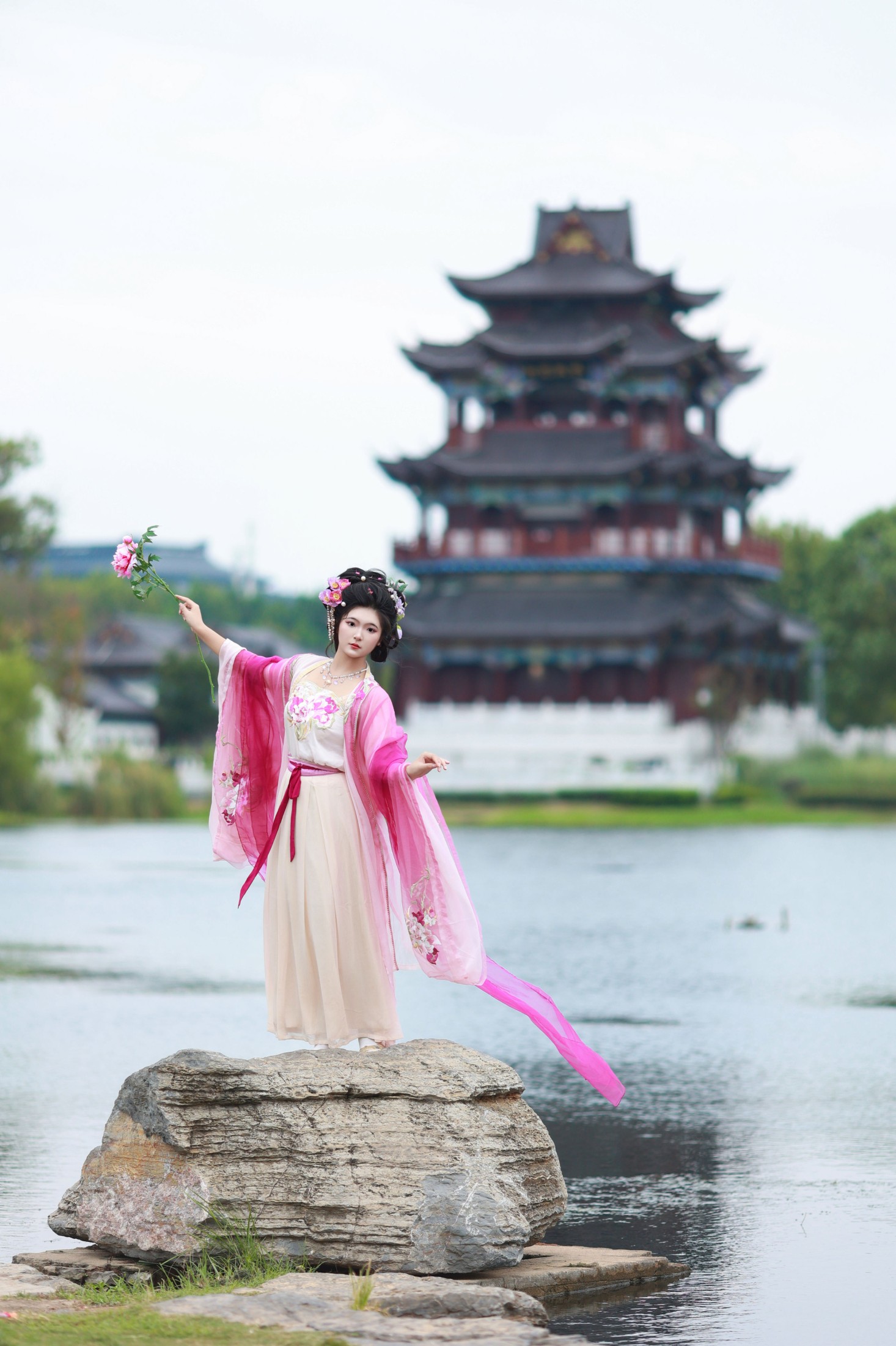 KaiLin酱 – 《湖畔寻花》[33P]