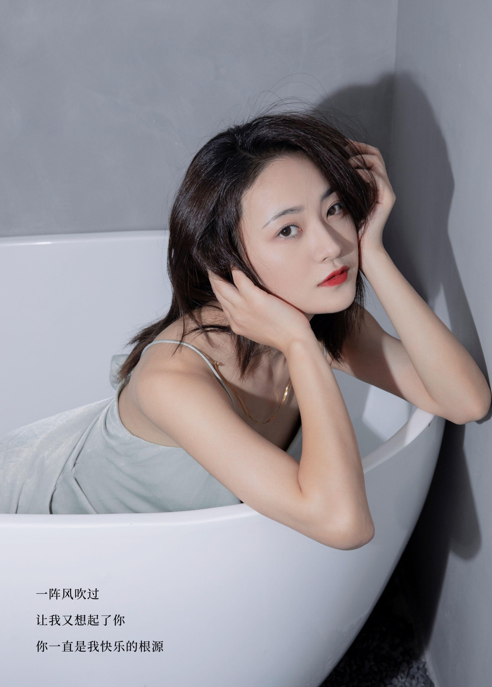 周旭旭 – 《BLOWN BY THE WIND》[23P]