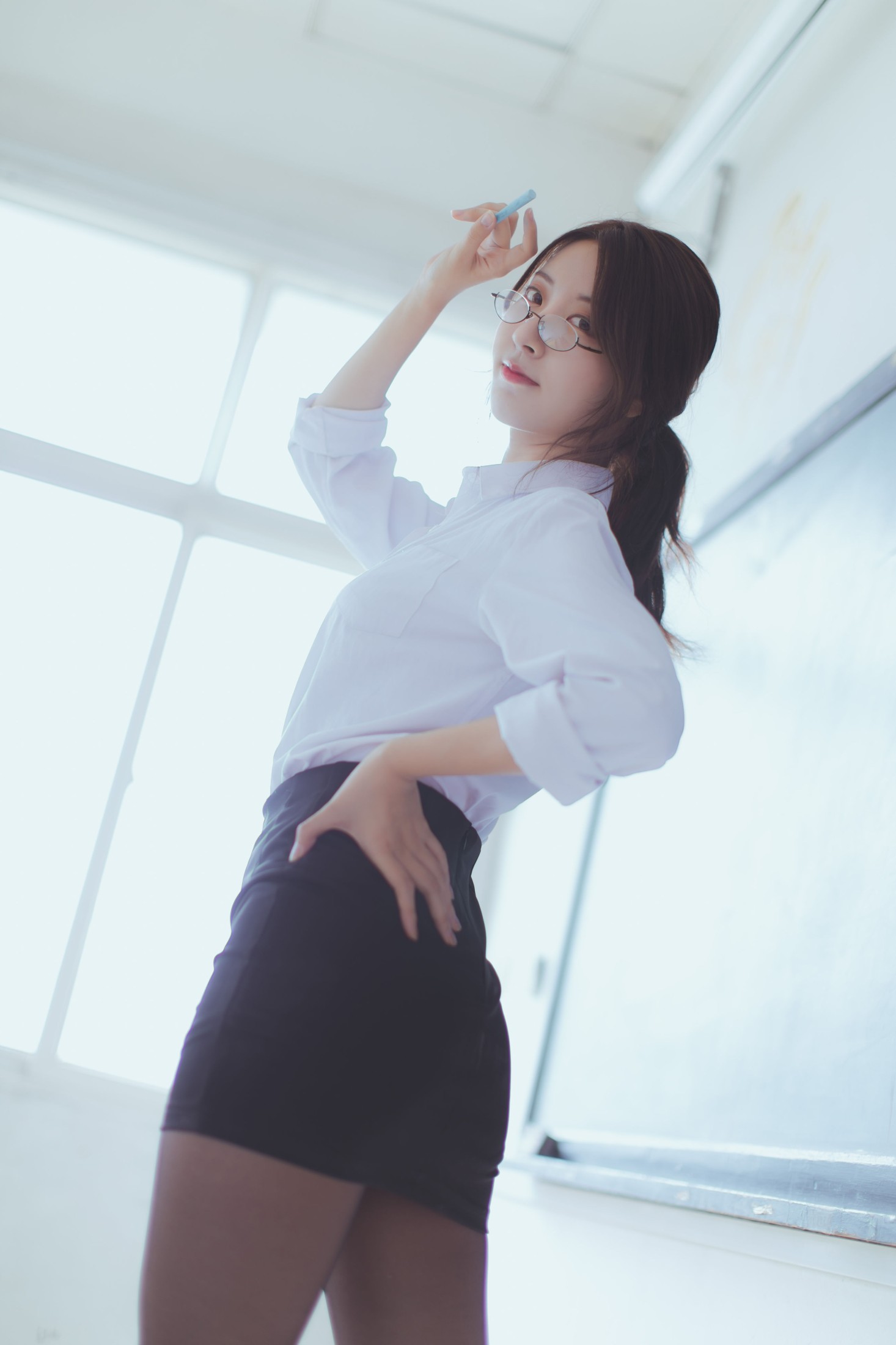 黑川 – 《黑丝OL》[26P]