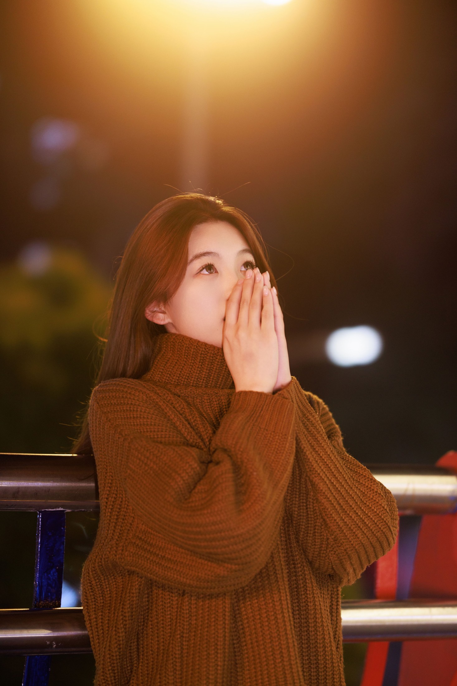 赤木晴子 – 《夜色路灯拍照》[22P]