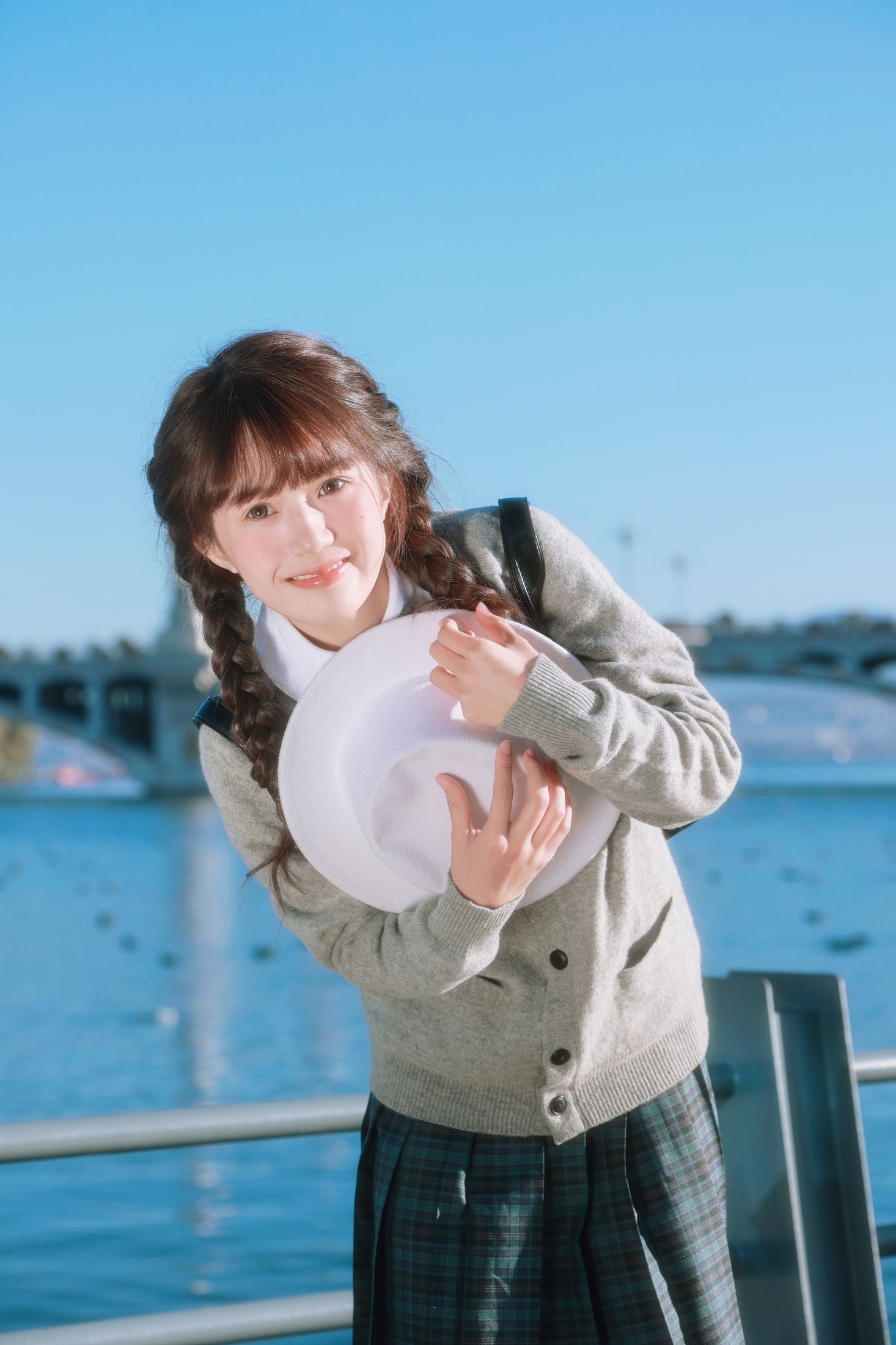 阿悦哥哥 – 《自带氛围感的jk制服写真》[22P]