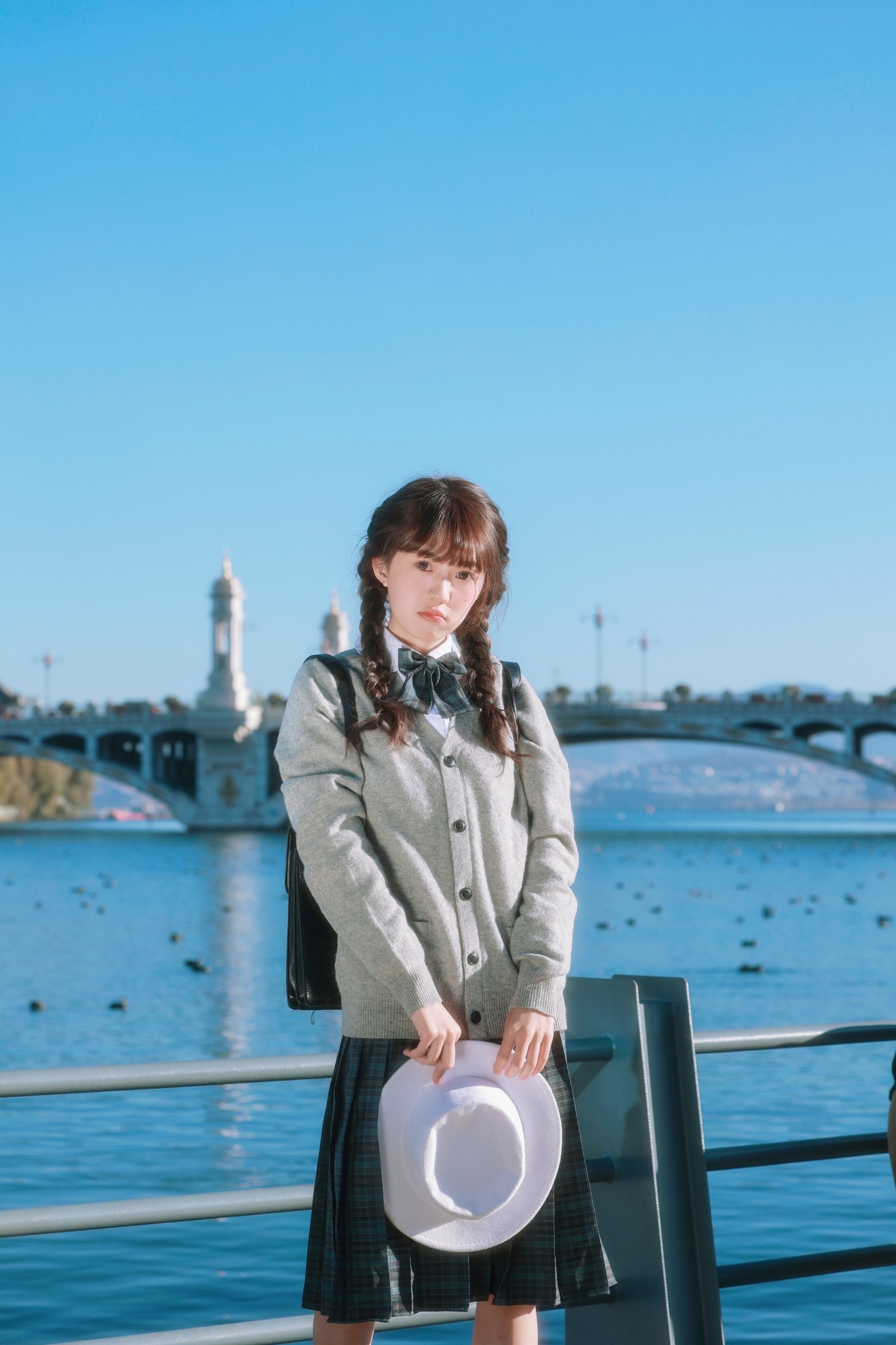 阿悦哥哥 – 《自带氛围感的jk制服写真》[22P]