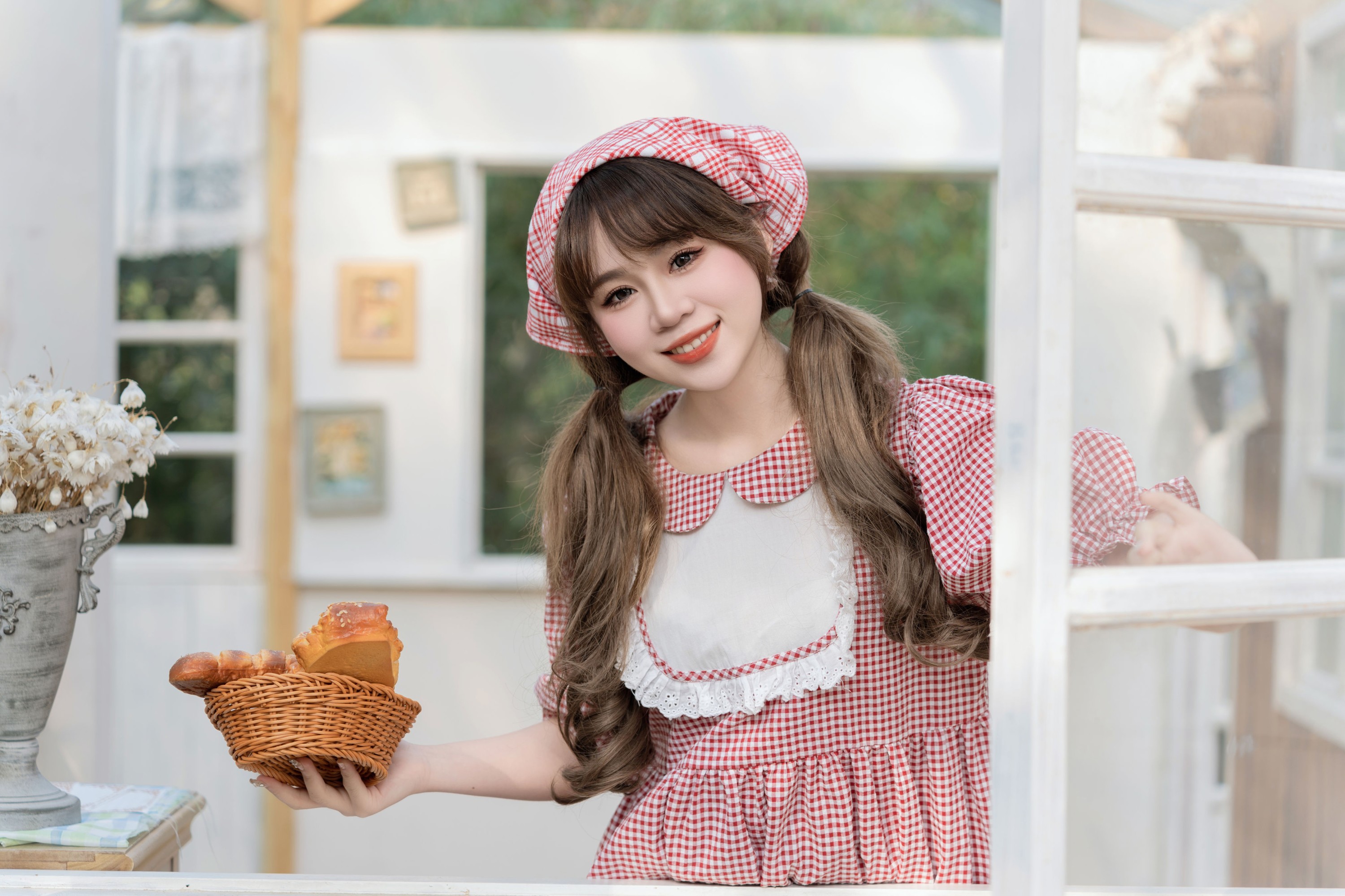 泡芙小方 – 《卖面包的小女孩》[28P]