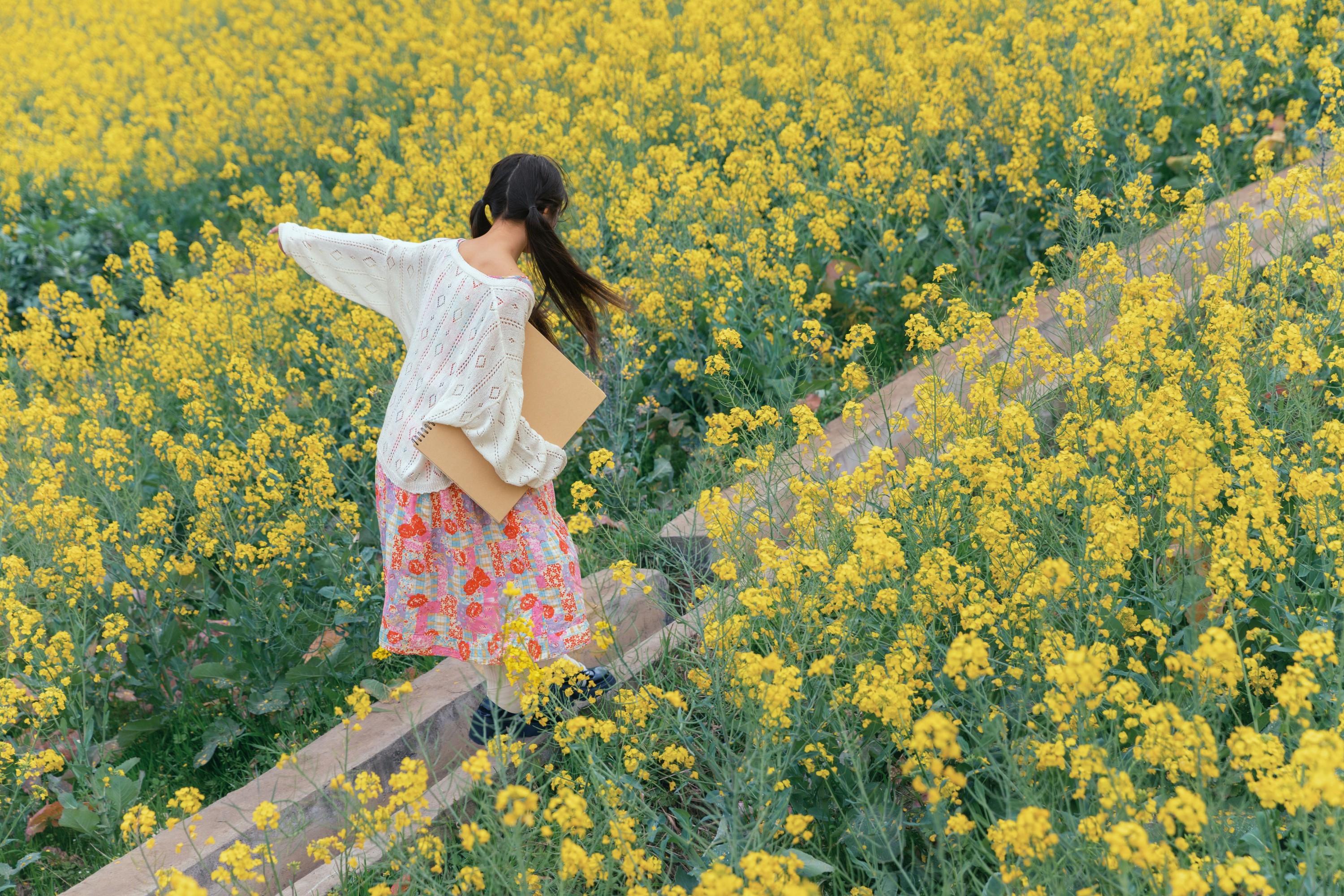小杨带不动 – 《春日小画家》[34P]