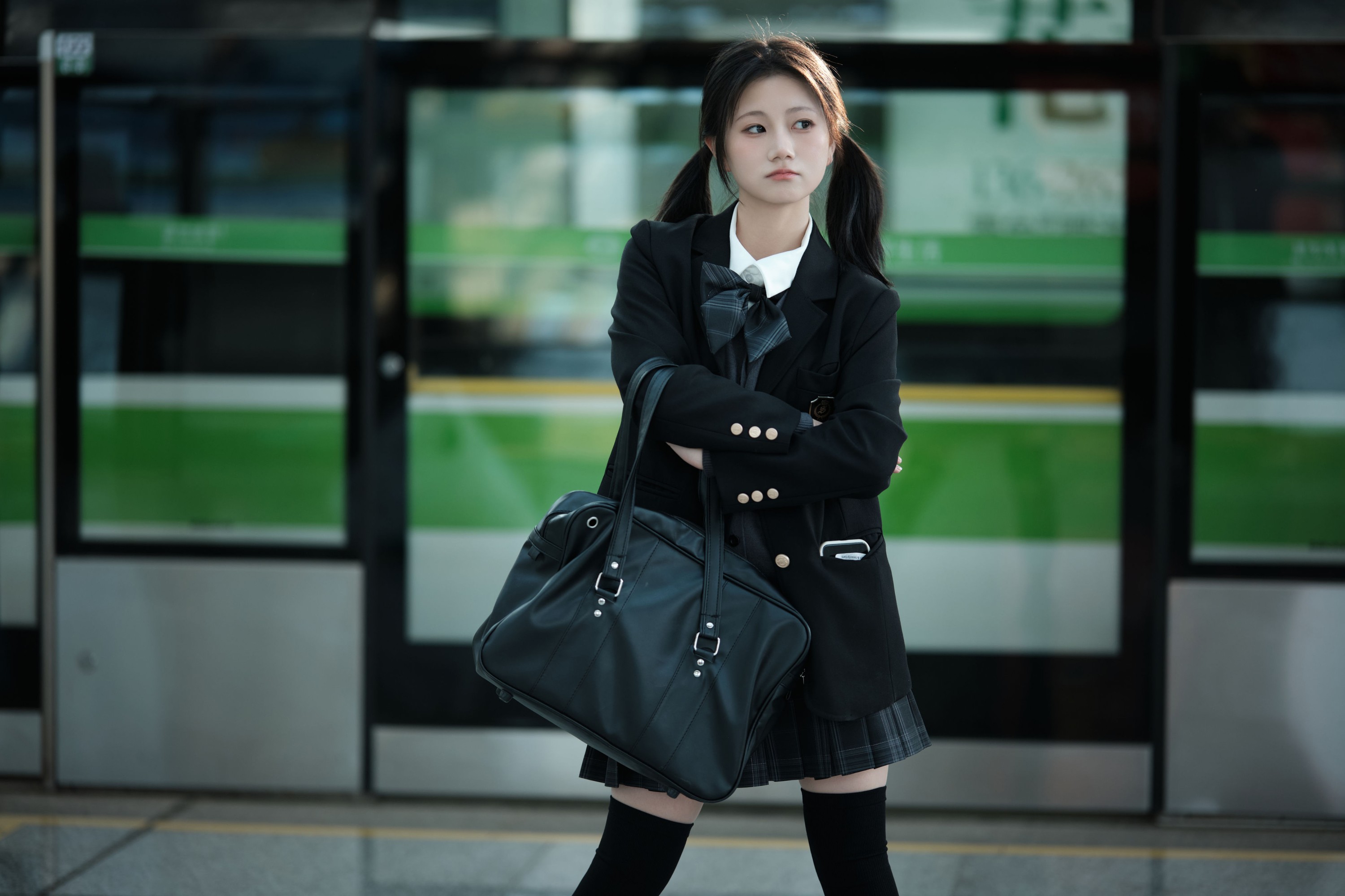 肉宋堡 – 《地铁女高》[25P]