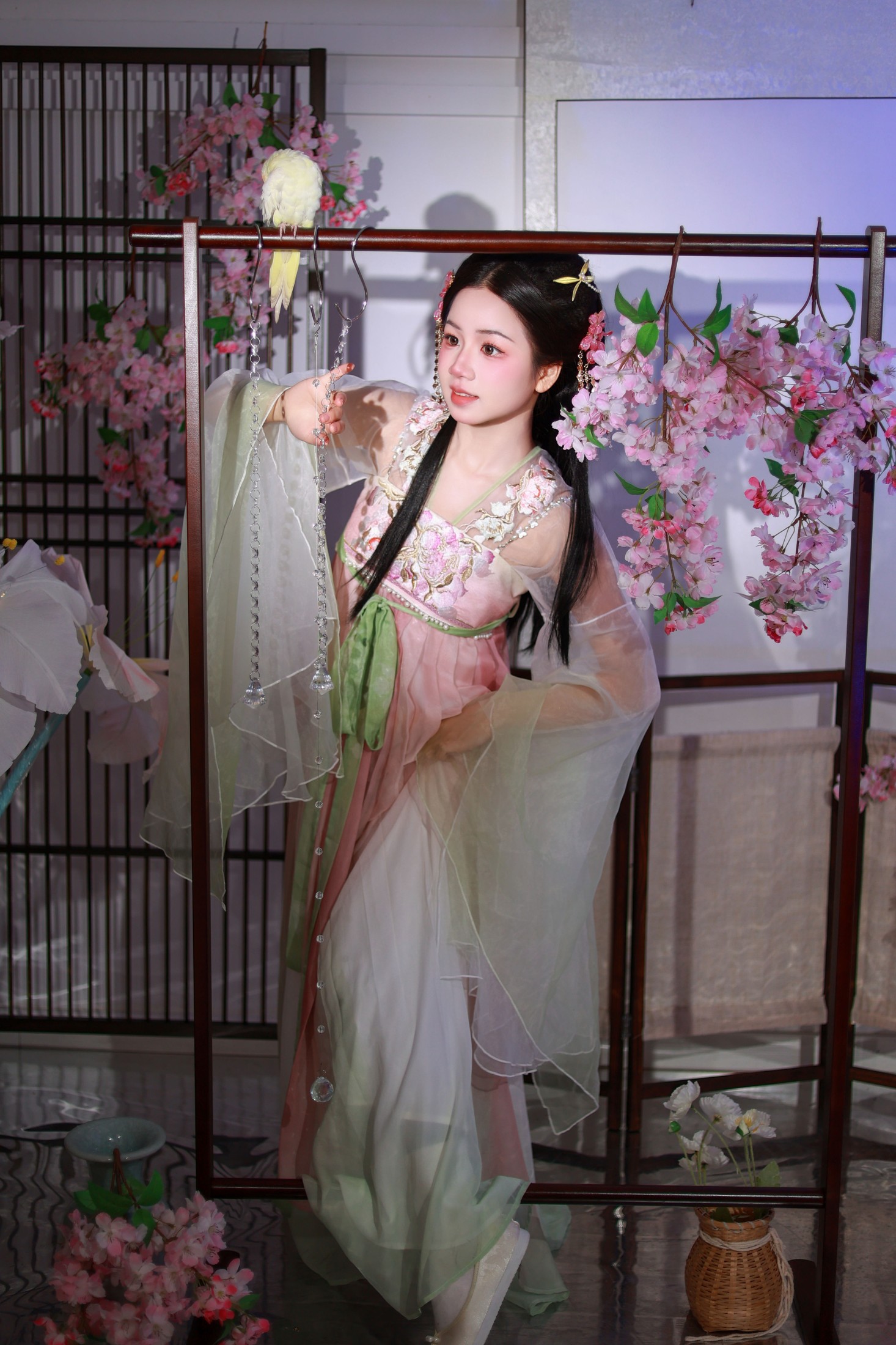 小杜同学 – 《海棠庭院》[28P]