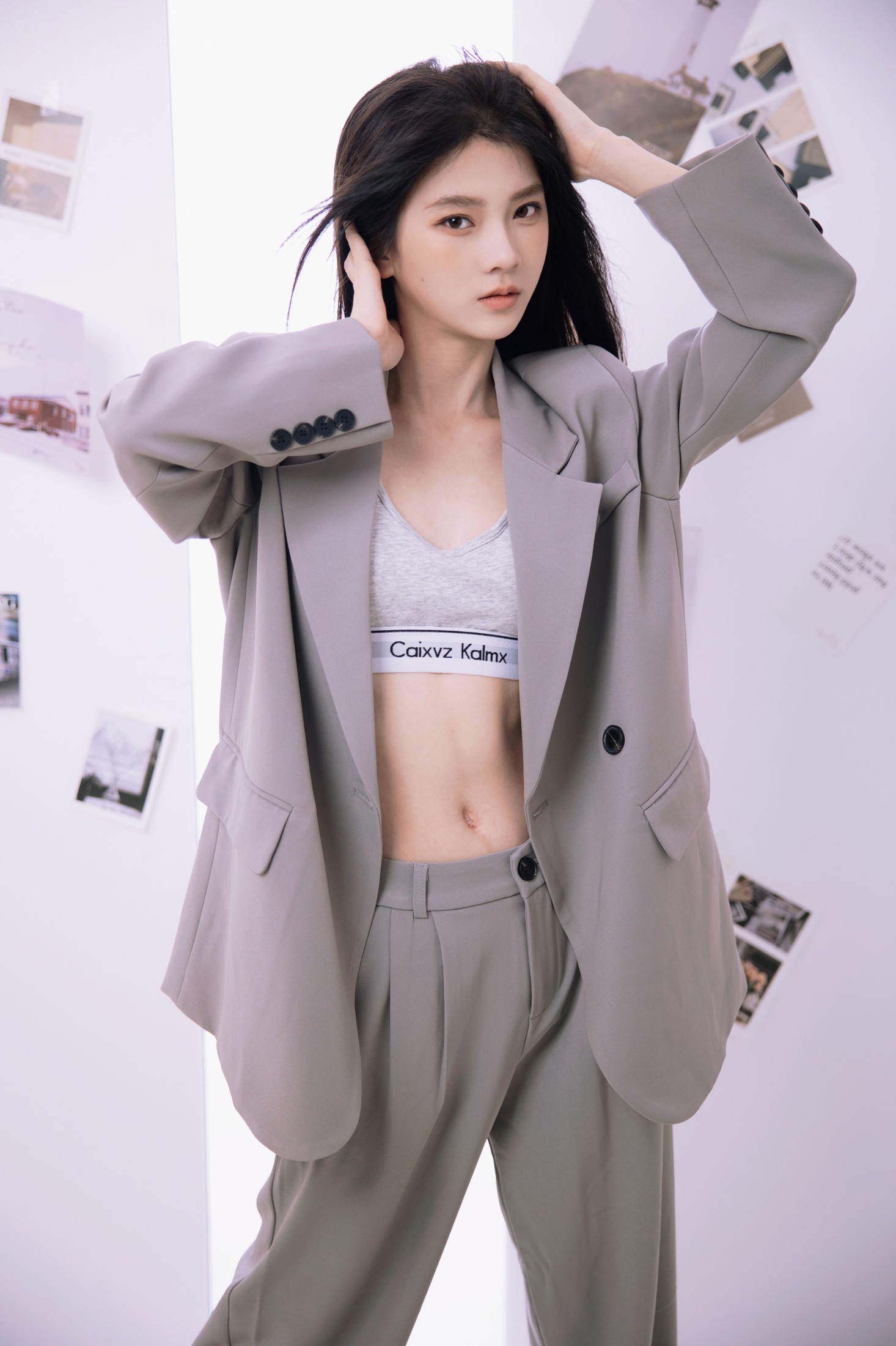哈哈 – 《西装酷妹》[23P]