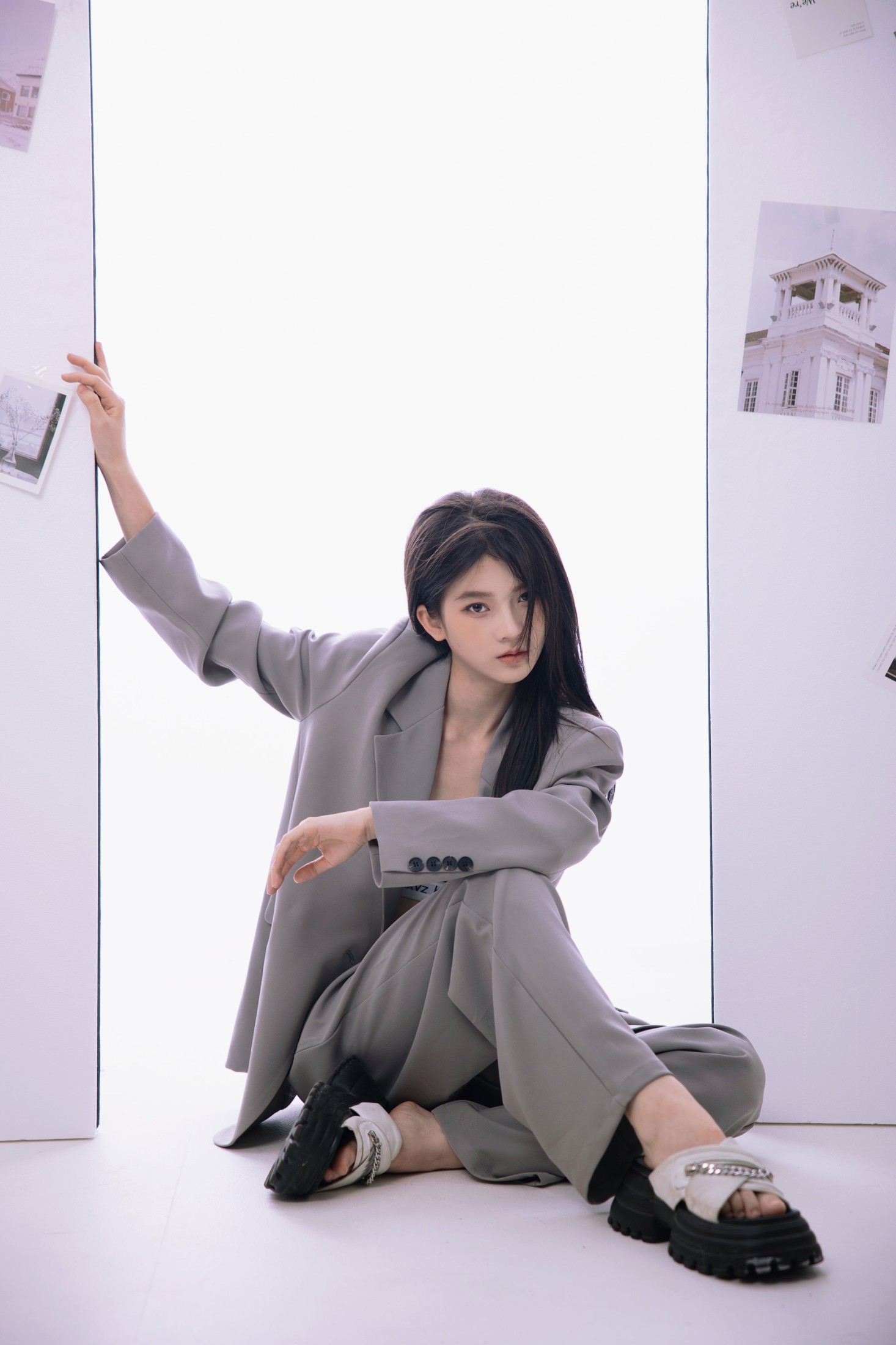 哈哈 – 《西装酷妹》[23P]