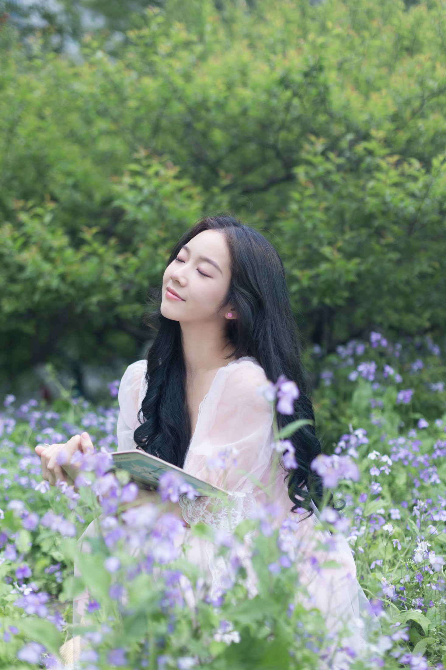 戈曼妮Nini – 《二月兰的春日》[28P]