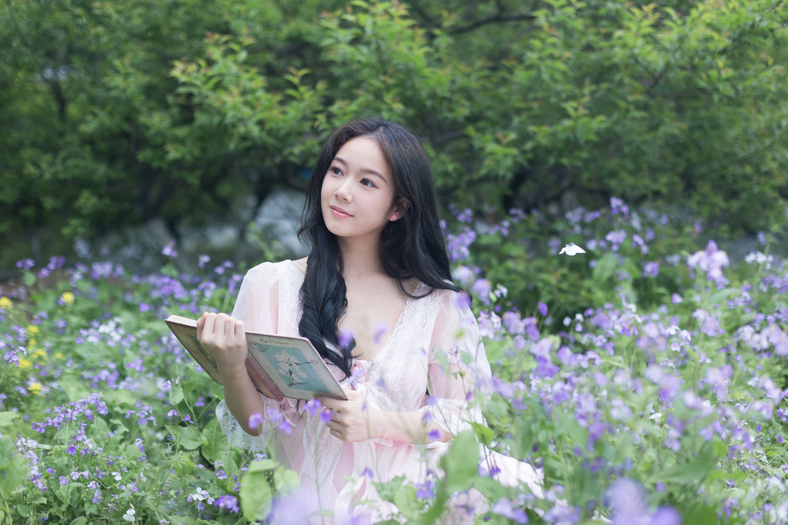 戈曼妮Nini – 《二月兰的春日》[28P]