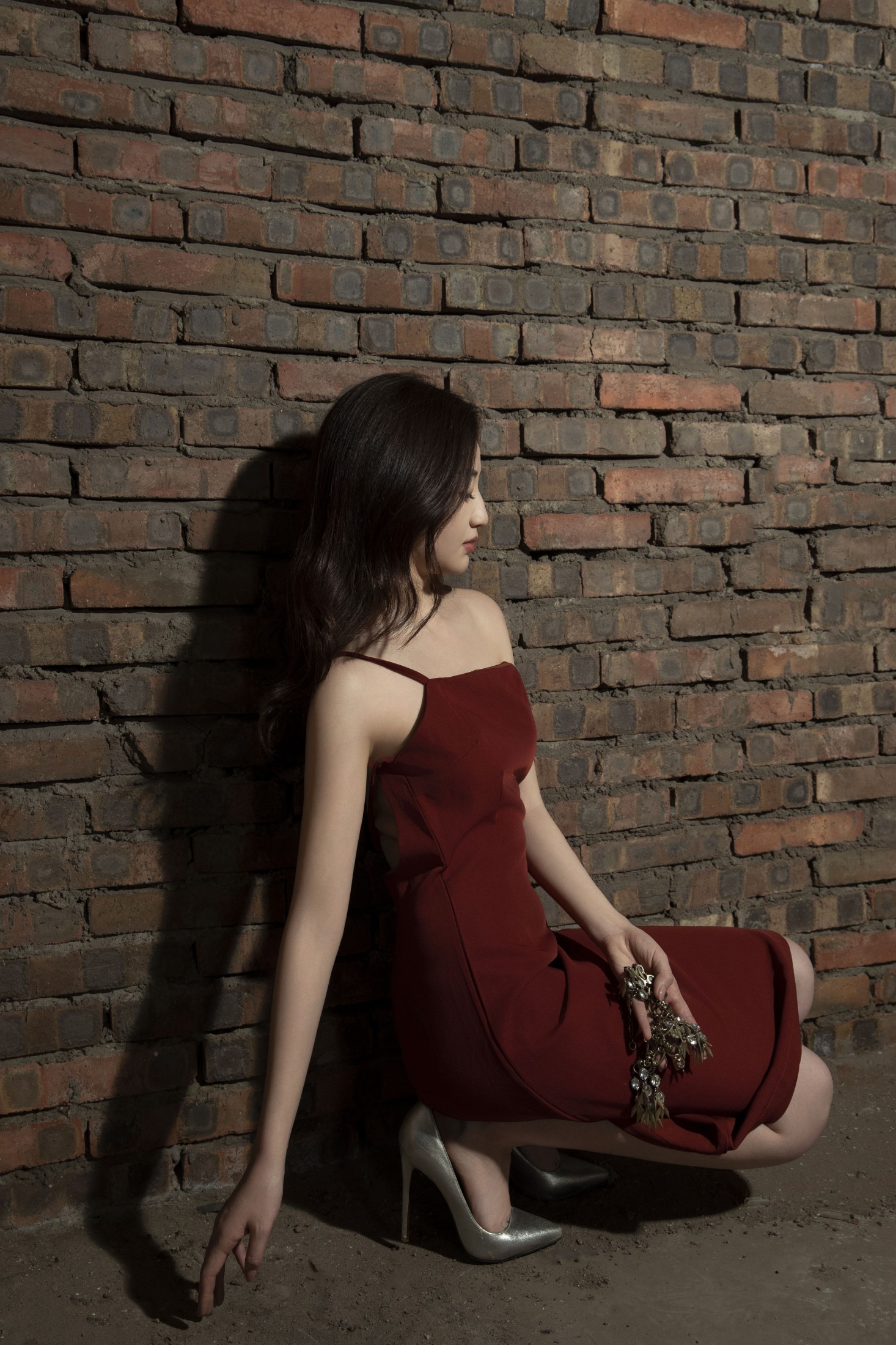 小鱼儿 – 《RED WALLS》[33P]