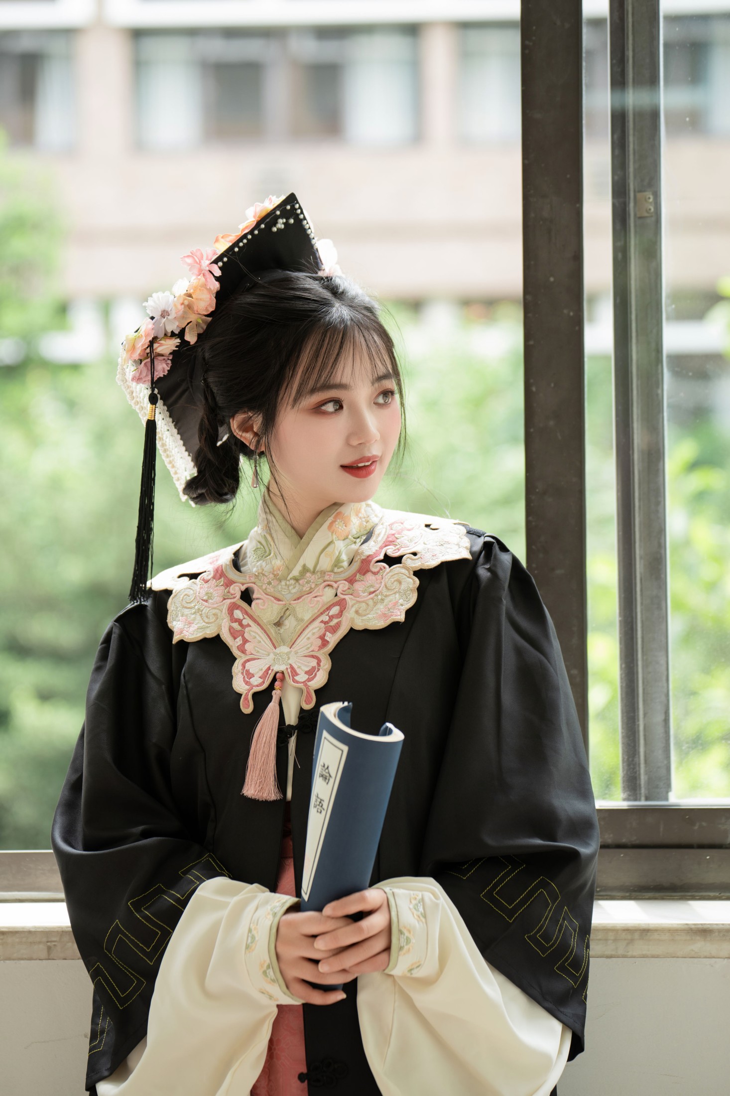 小欧O – 《更适合中国人的学士服》[26P]