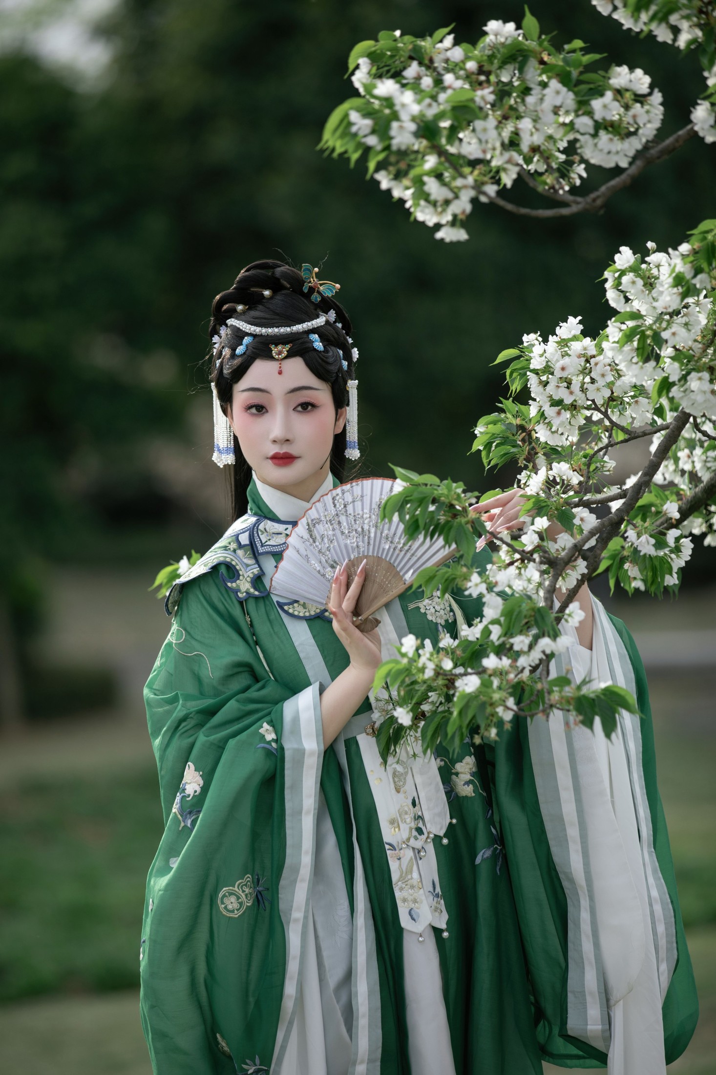 凌子兮 – 《戏曲》[26P]