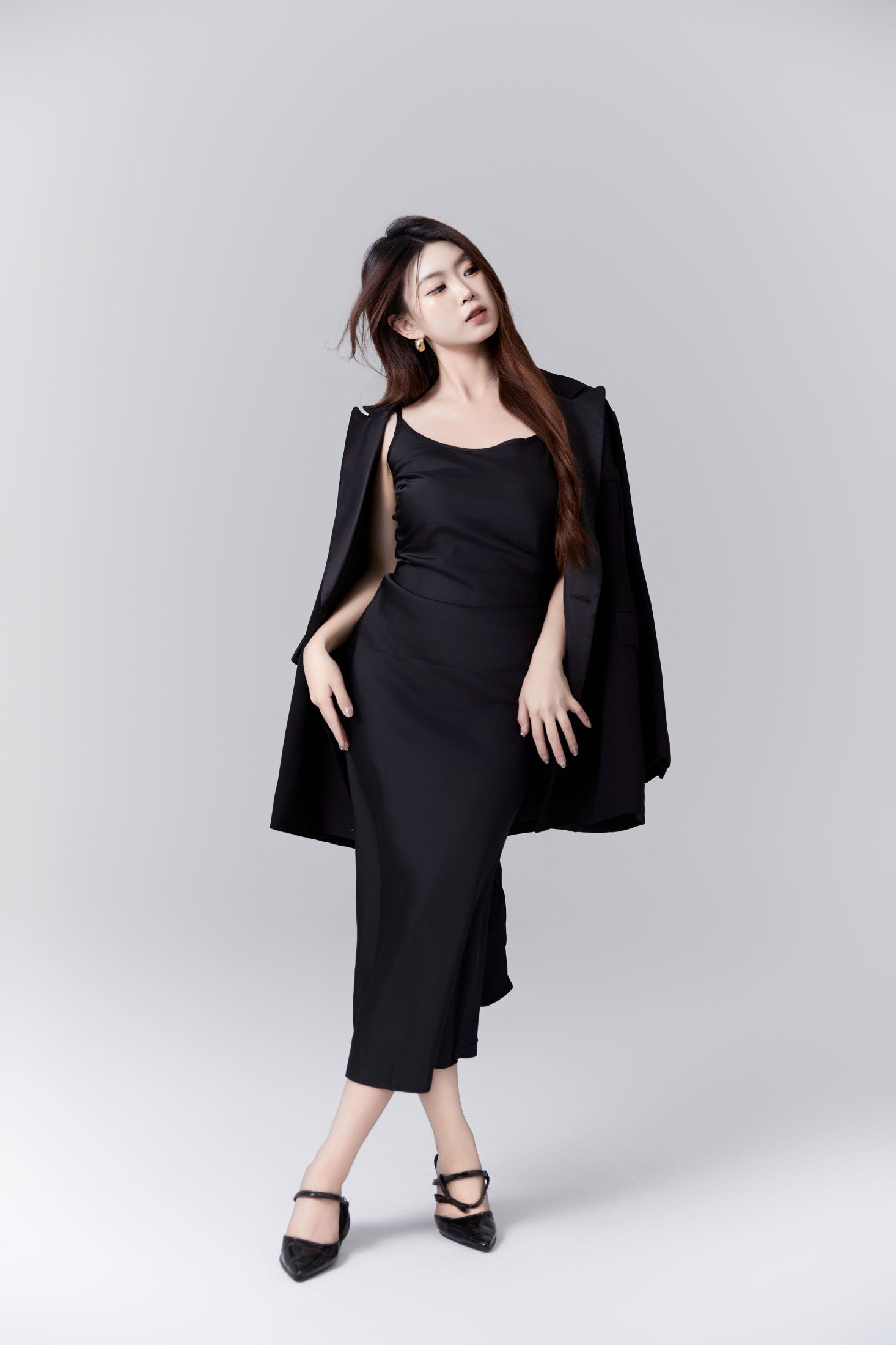 CARLEE是77呀 – 《黑色西装写真》[22P]