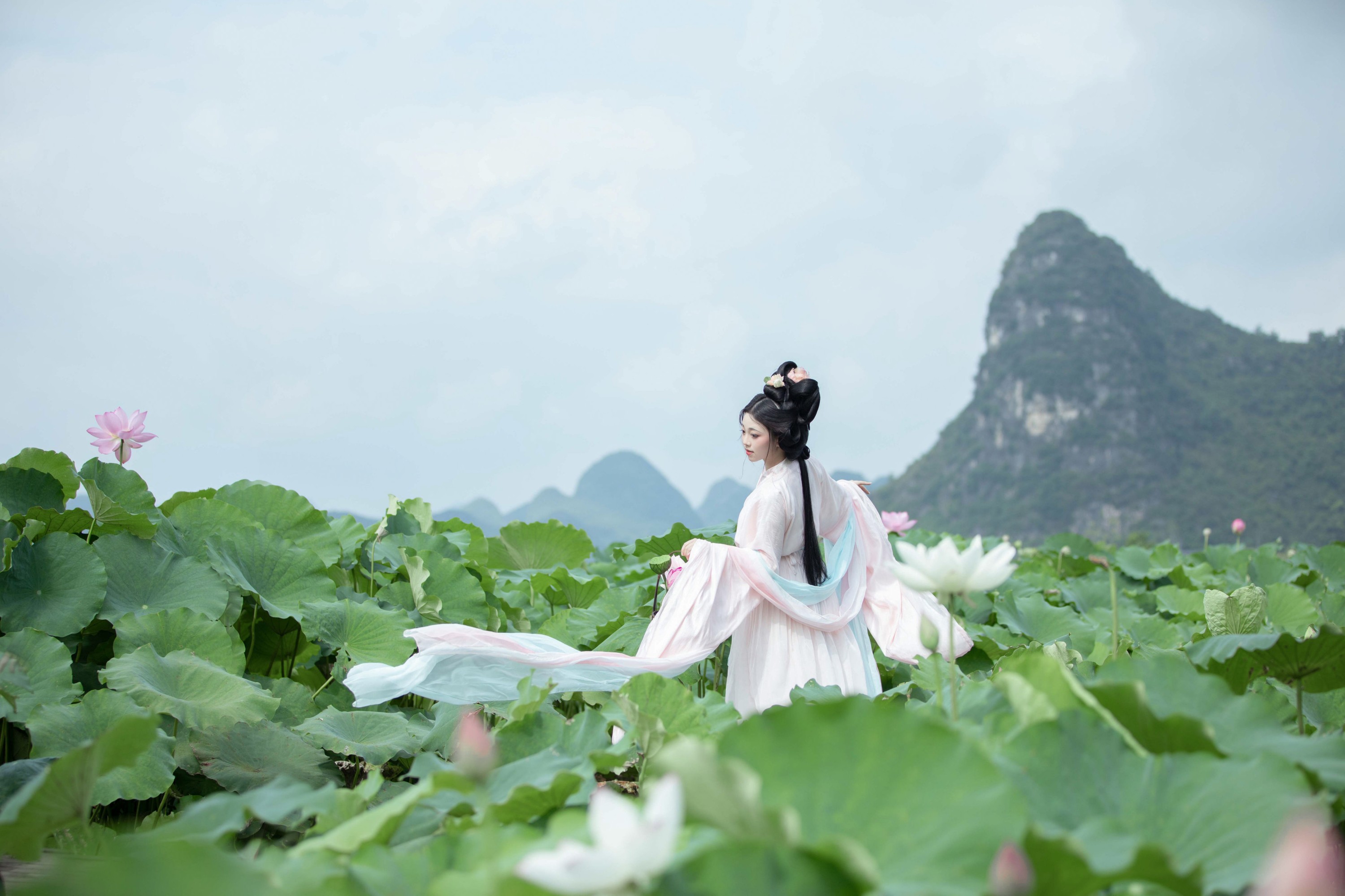 谨陬捌 – 《别有娉婷》[24P]