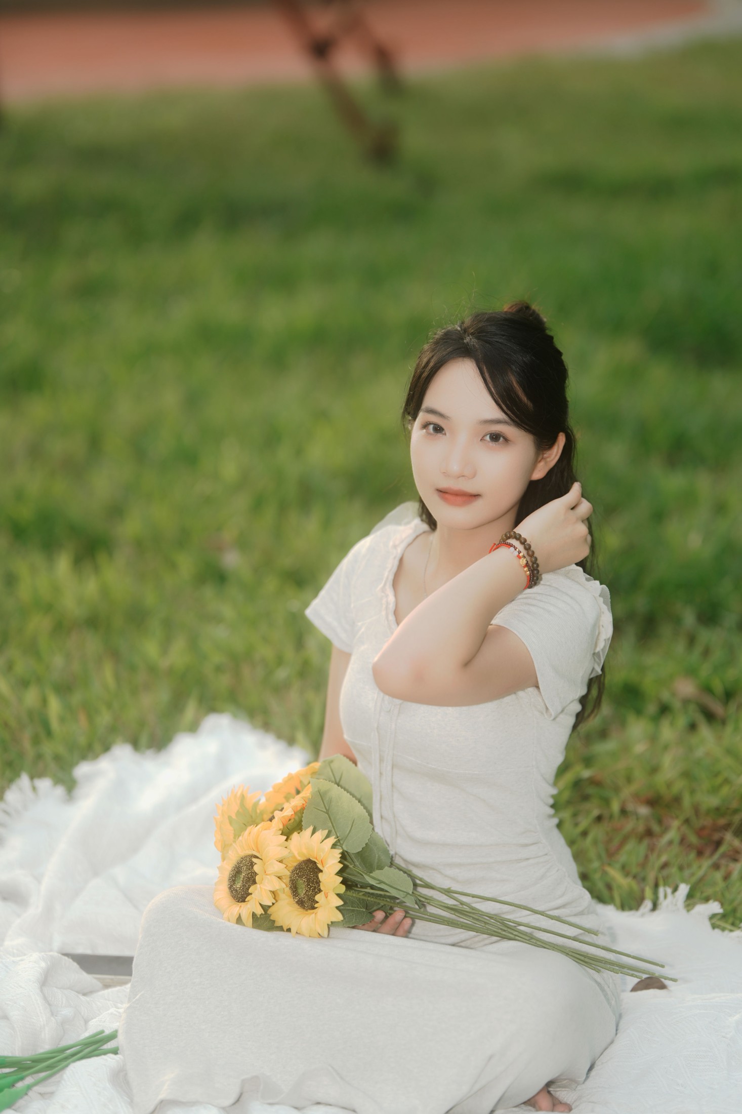 小陈 – 《草地》[24P]