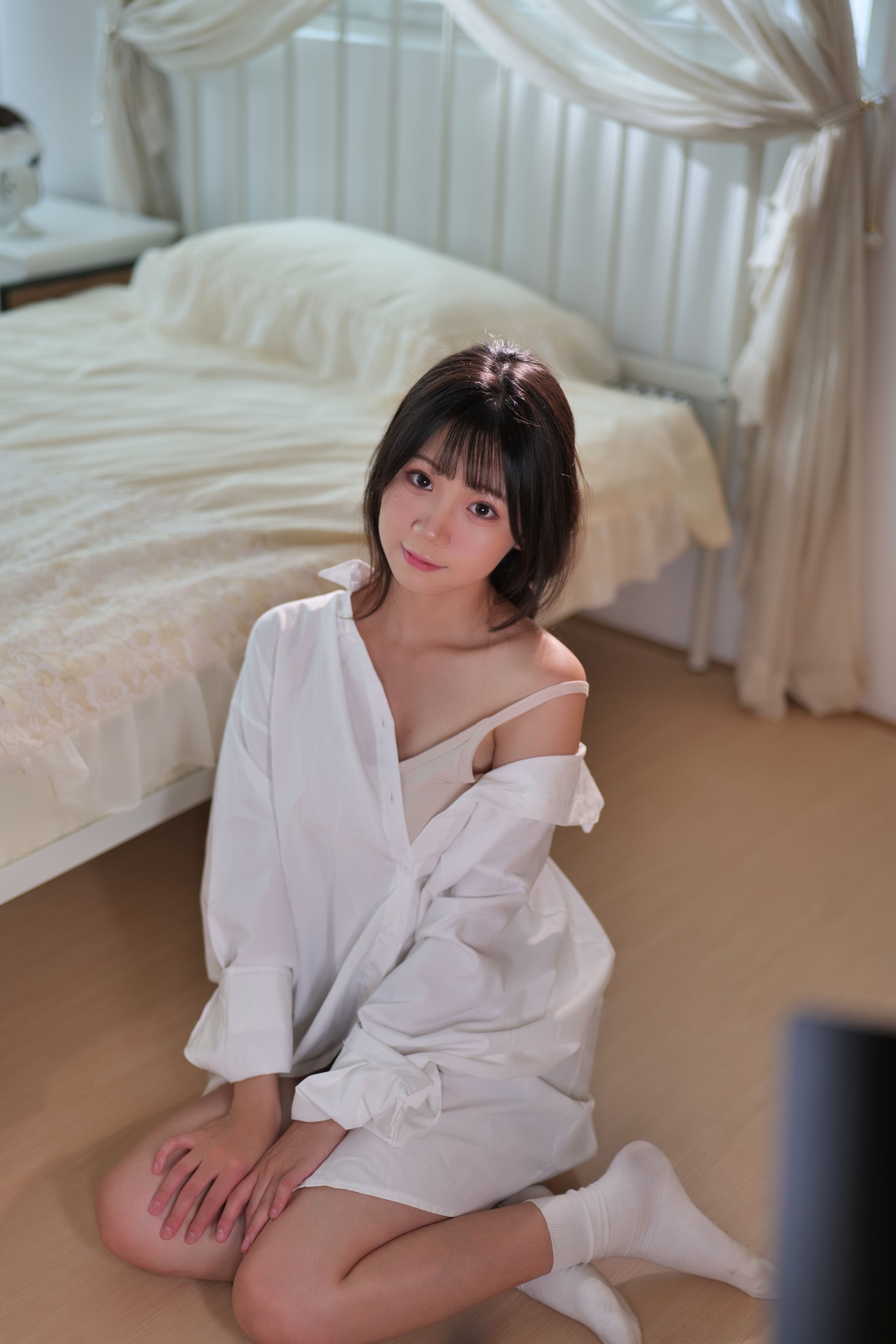矮子战士 – 《静谧午后，阳光与女孩的温柔邂逅》[33P]
