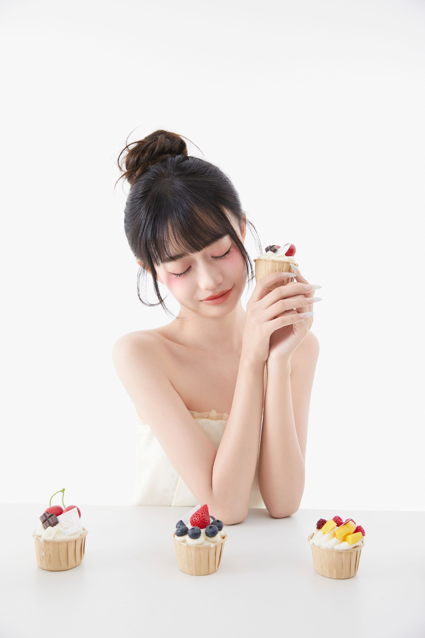 菠萝包 – 《白色蛋糕肖像》[22P]