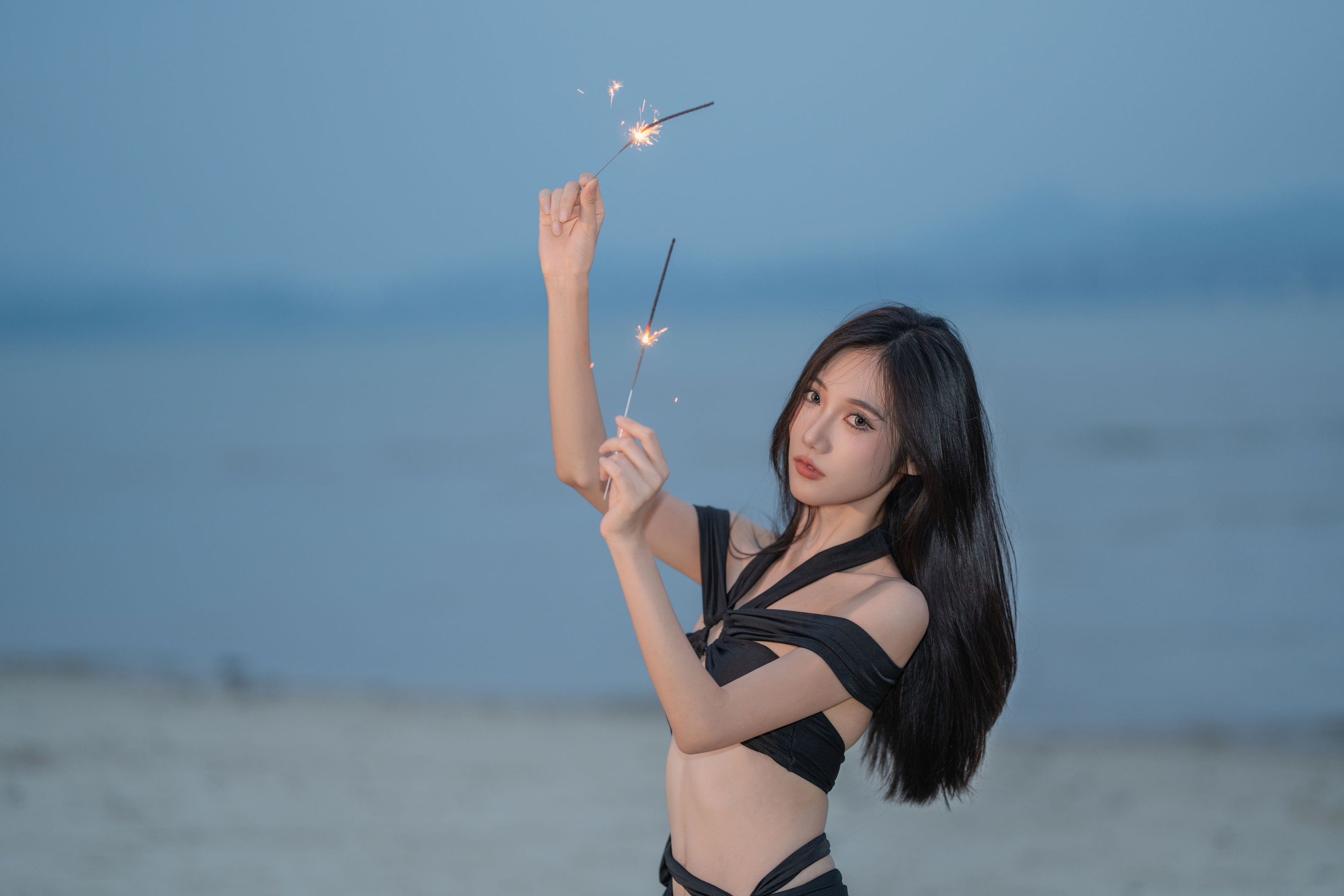 o1ne万 – 《夜幕下的海边少女》[22P]