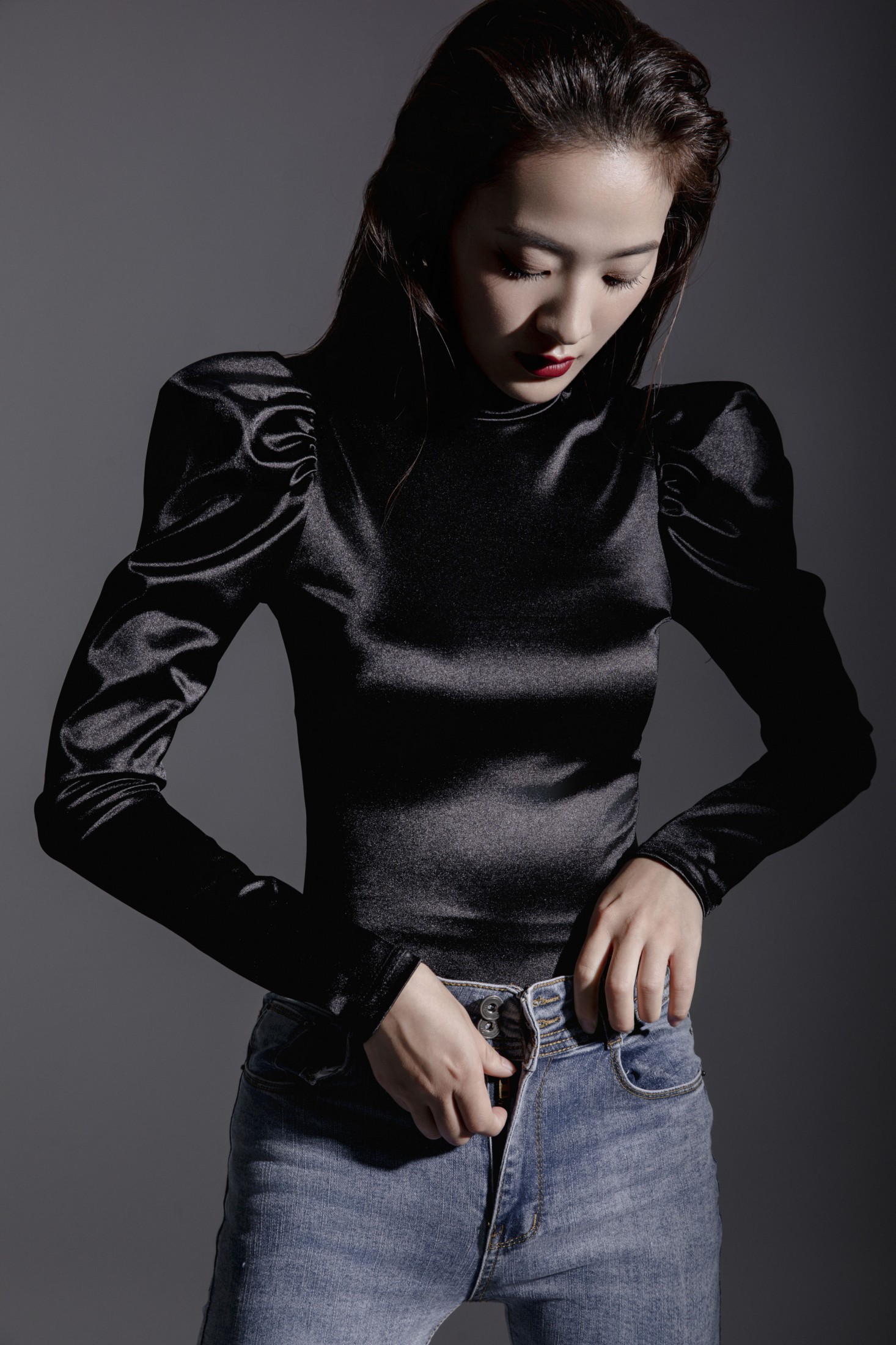 周旭旭 – 《WEAR JEANS》[23P]
