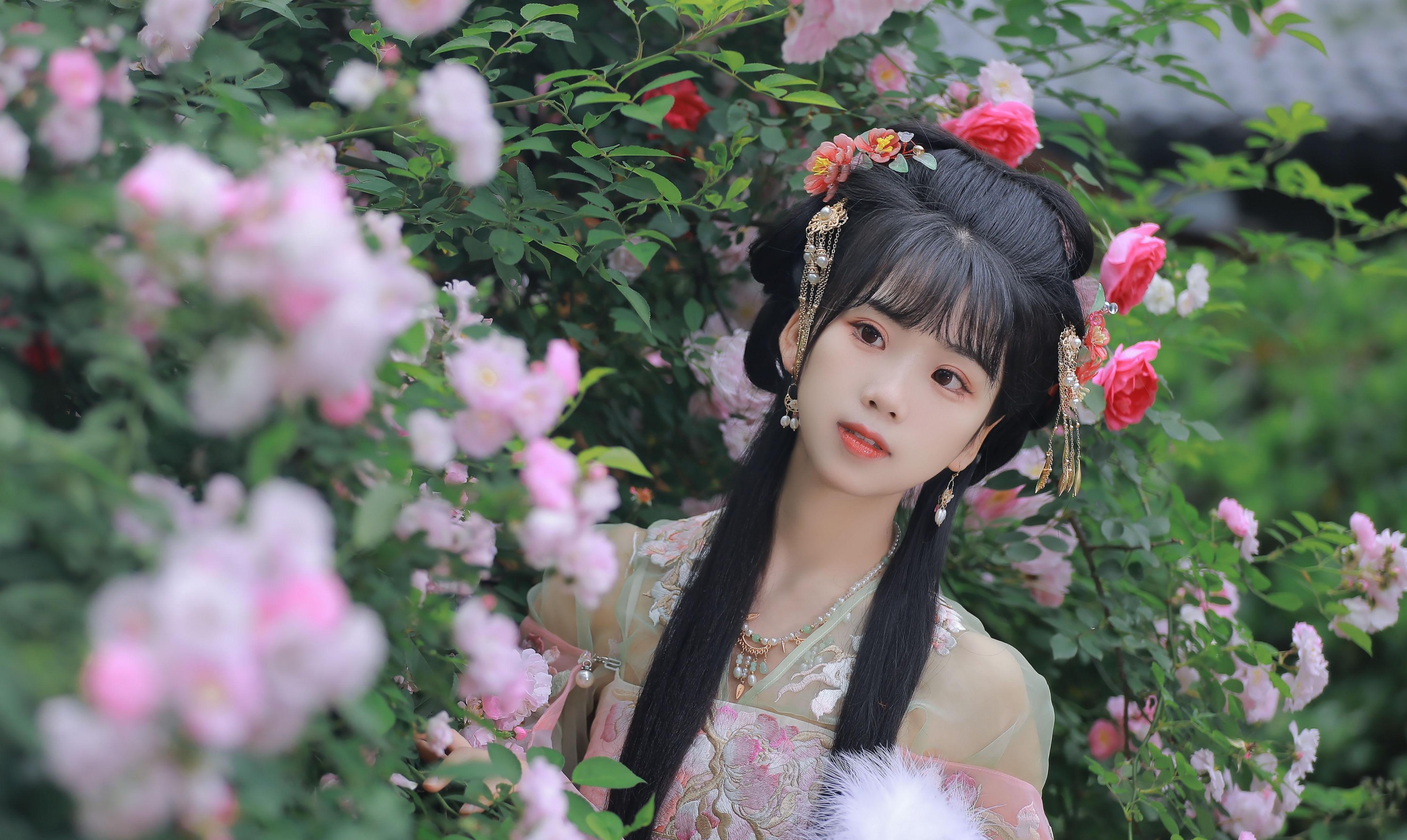 周周Ay – 《花丛少女》[21P]