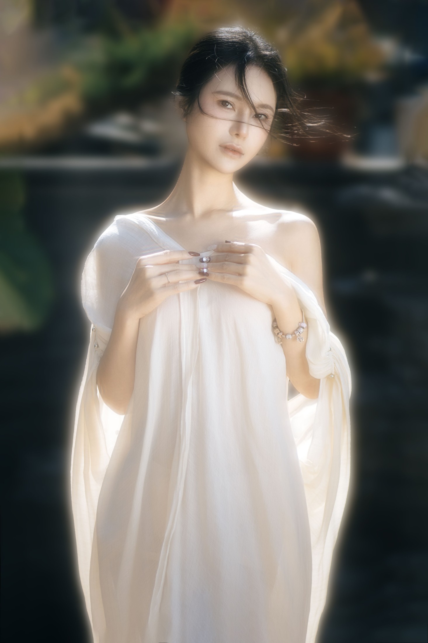 莎莎 – 《池塘边兮兮的少女》[13P]