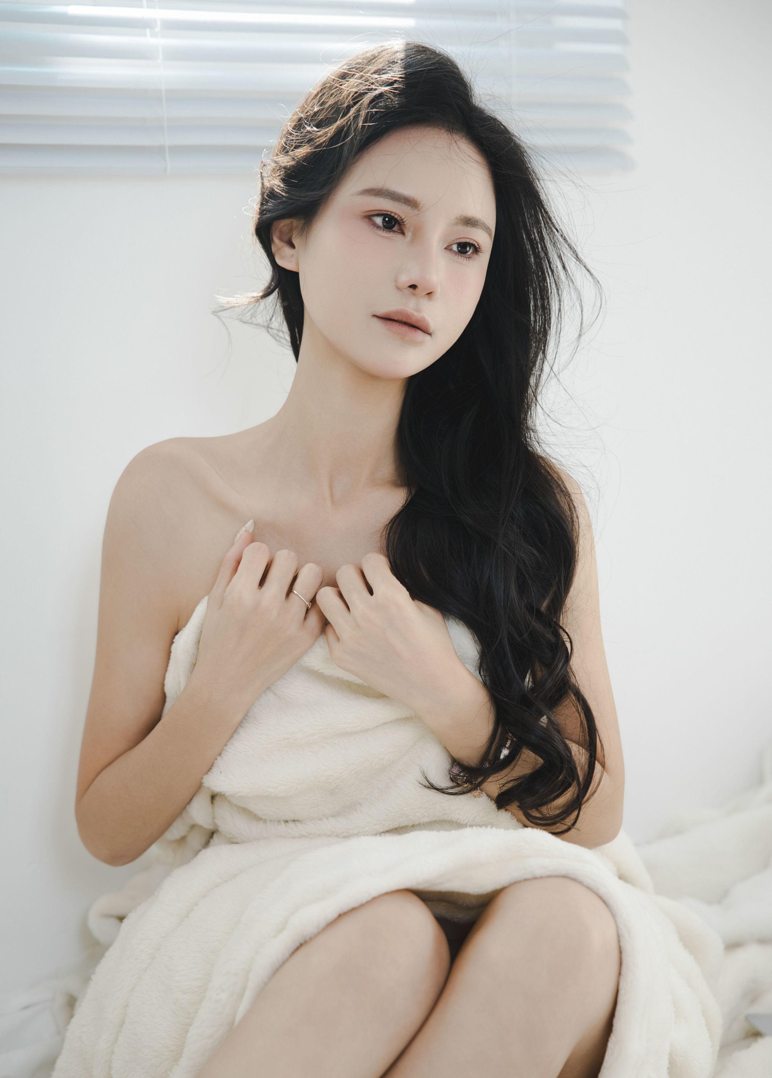 莎莎 – 《失恋的少女》[13P]