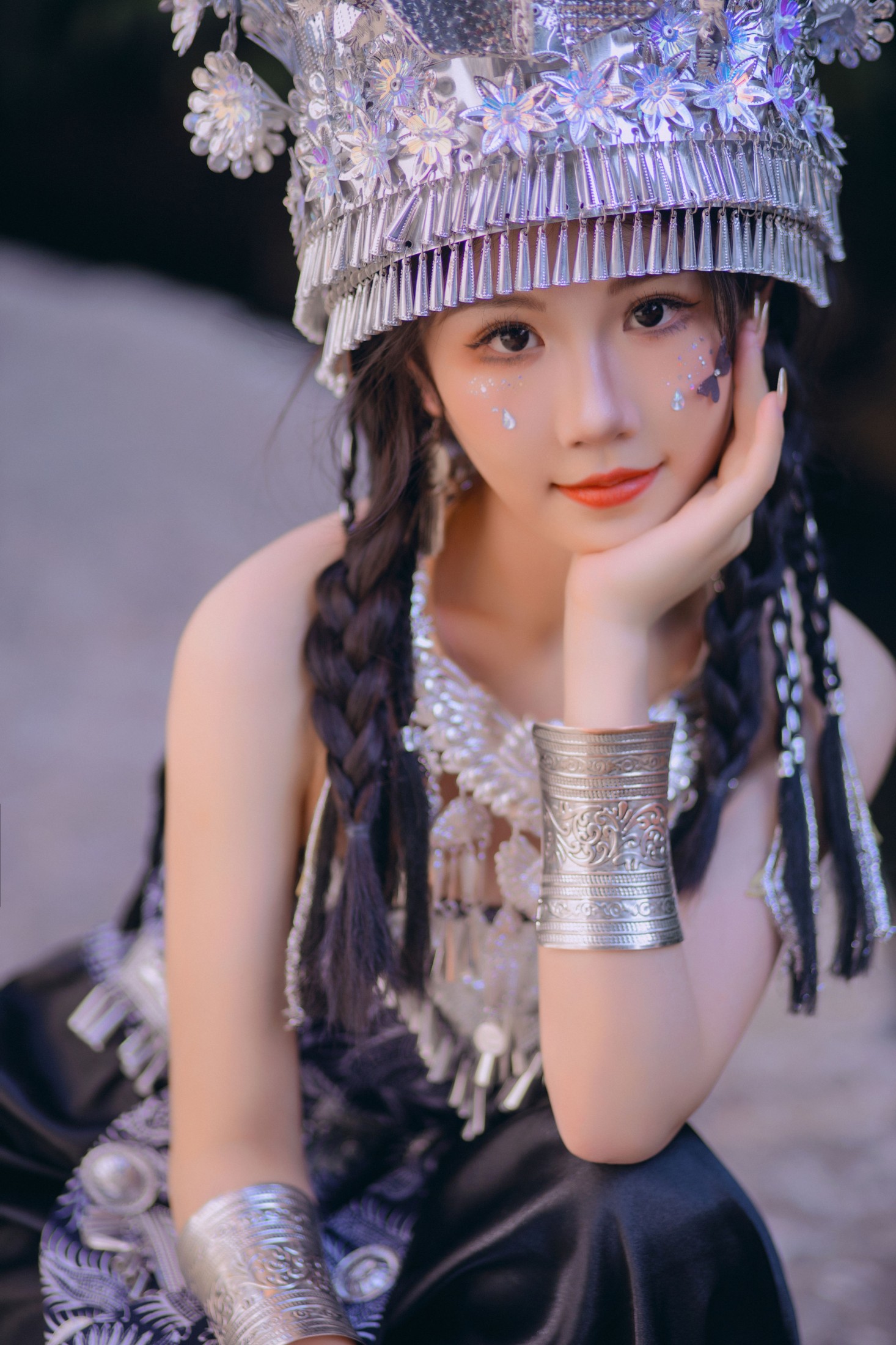小林 – 《苗疆阿妹》[18P]