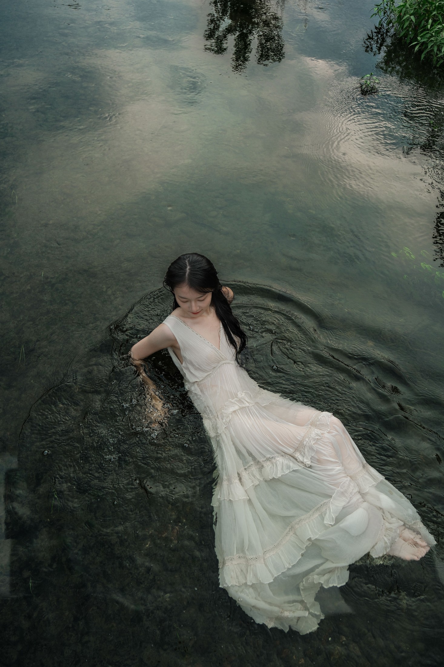 阳 – 《像一阵流淌的梦》[16P]