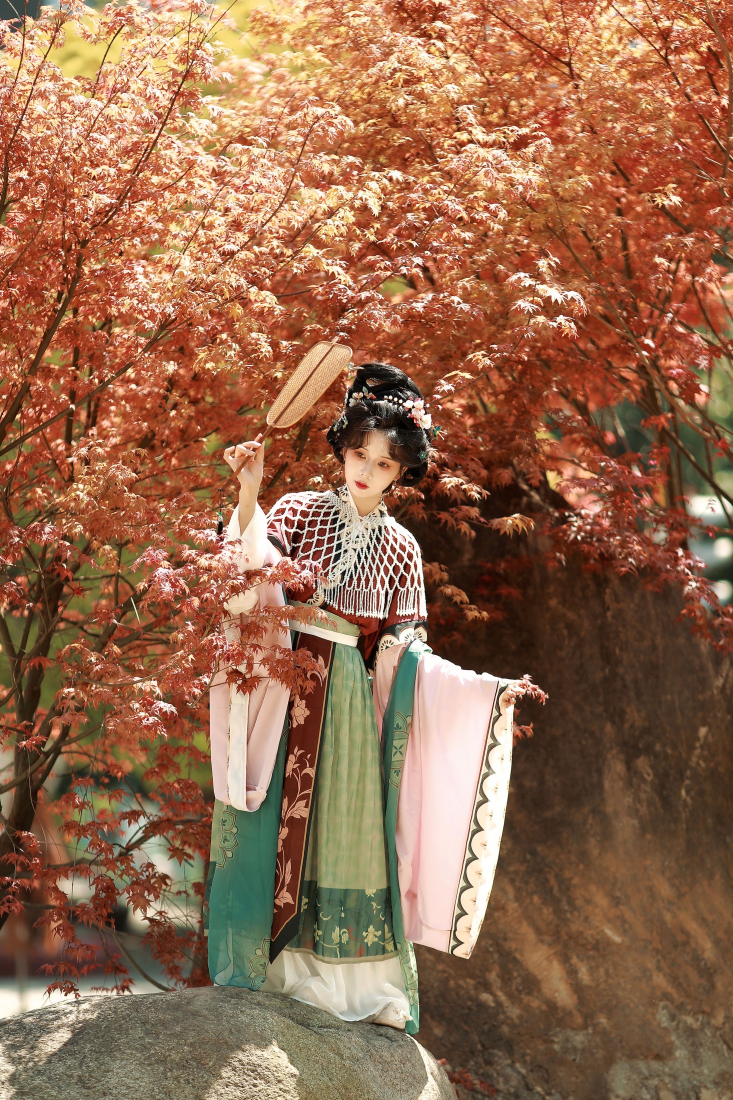 是三七呀 – 《枫叶仕女图》[15P]