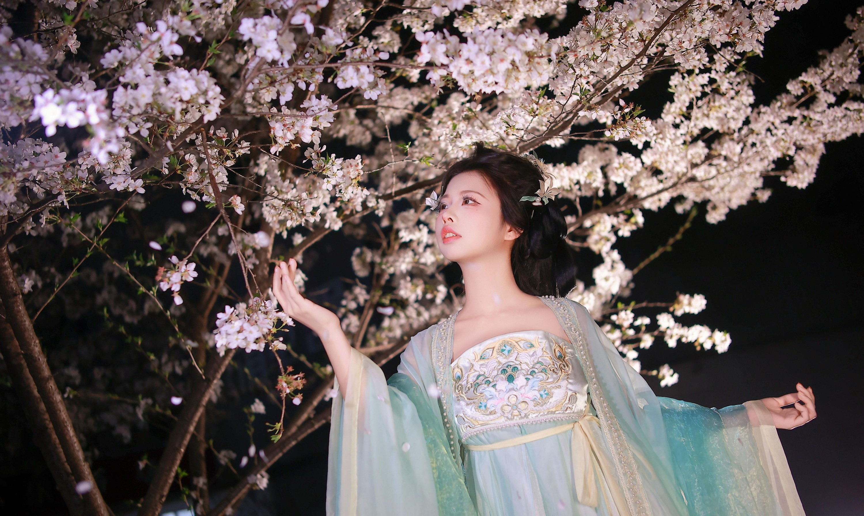 肥肥 – 《樱花与少女》[15P]