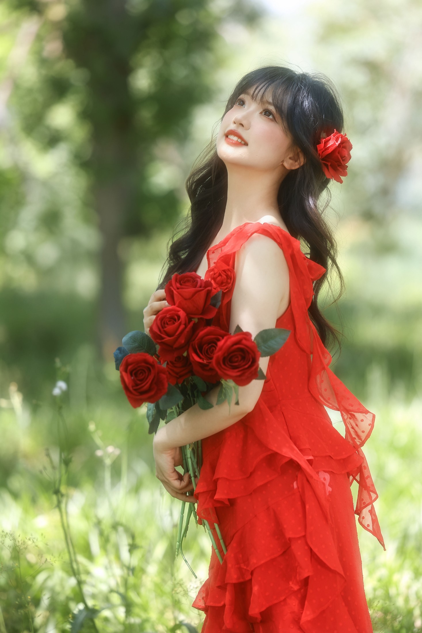 满屏生命力，像极了夏日肆意绽放的红玫瑰