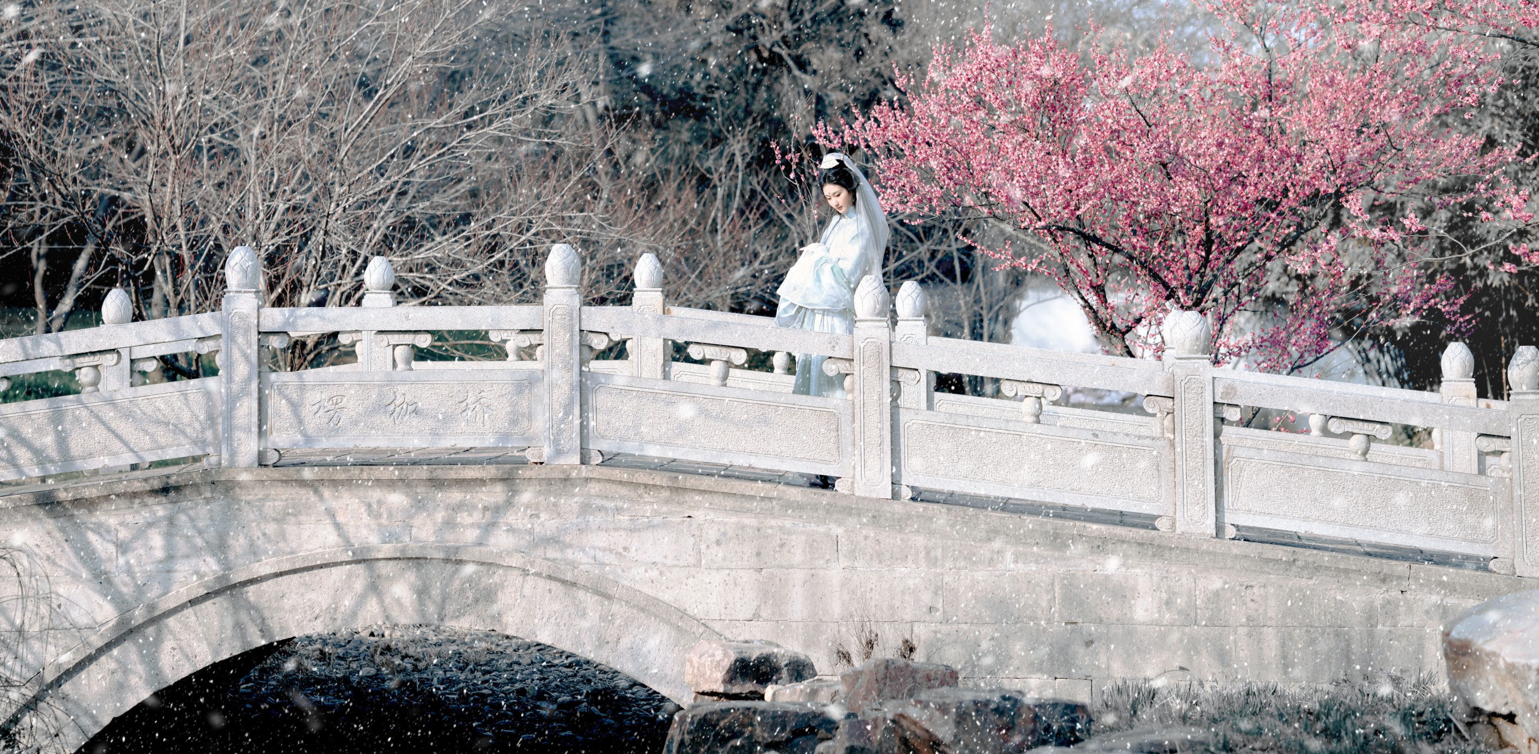 荷里寒 – 《琉璃世界，白雪红梅》[14P]
