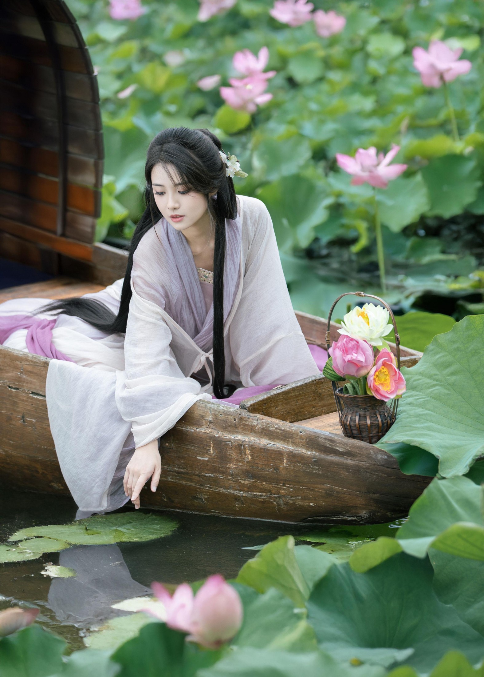 三也酱酱 – 《泣香红》[43P]