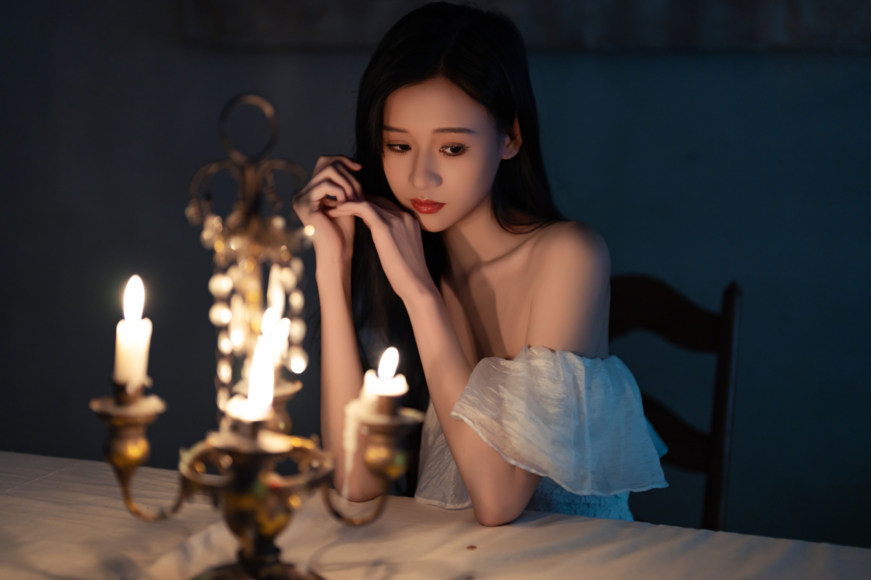 晓晓 – 《寻觅黑夜的光》[16P]