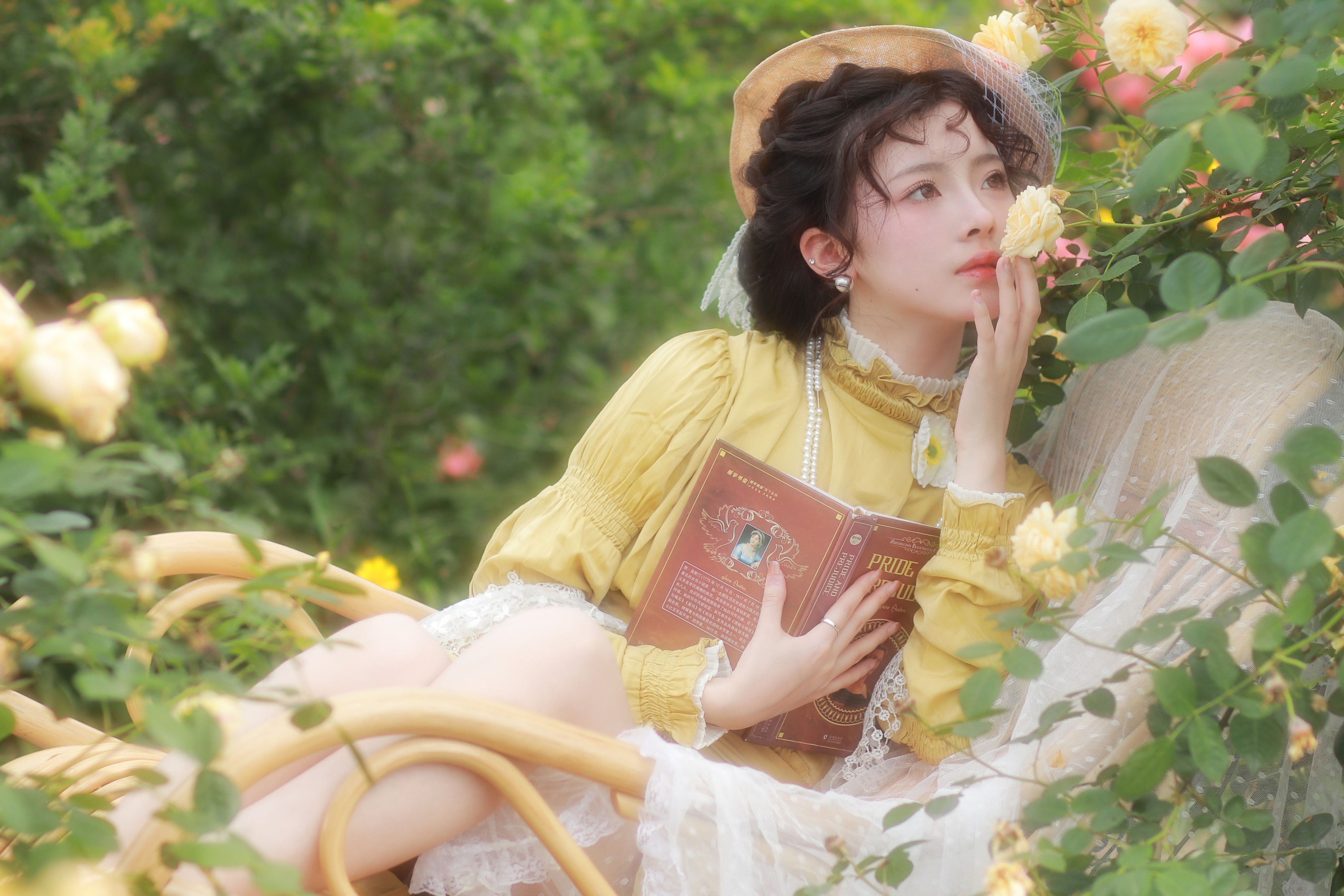 鹿离 – 《庄园少女～在浪漫的小花园小憩》[16P]