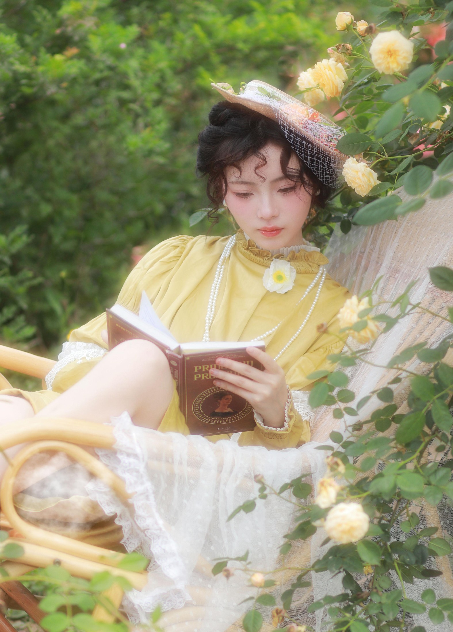 鹿离 – 《庄园少女～在浪漫的小花园小憩》[16P]