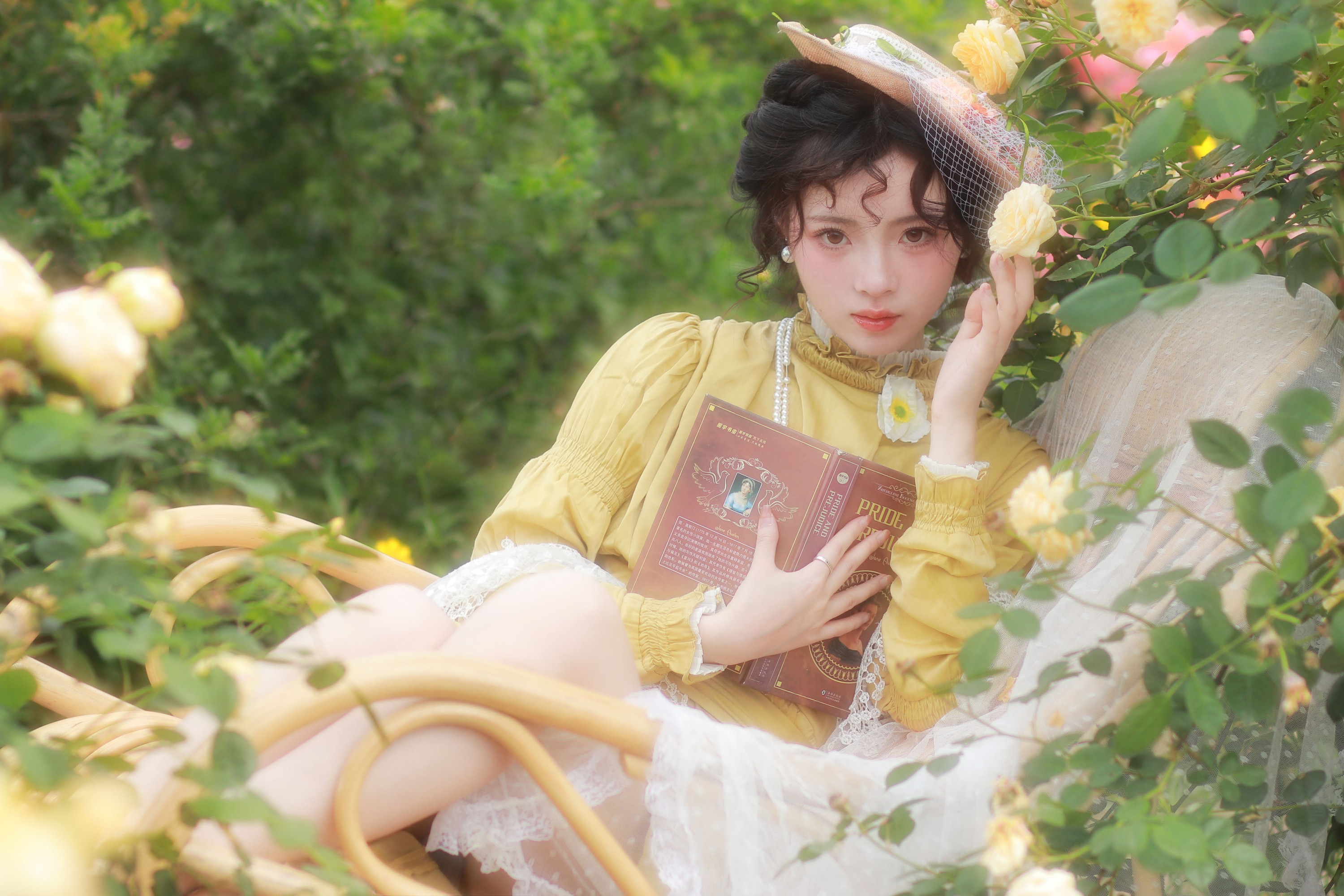 鹿离 – 《庄园少女～在浪漫的小花园小憩》[16P]
