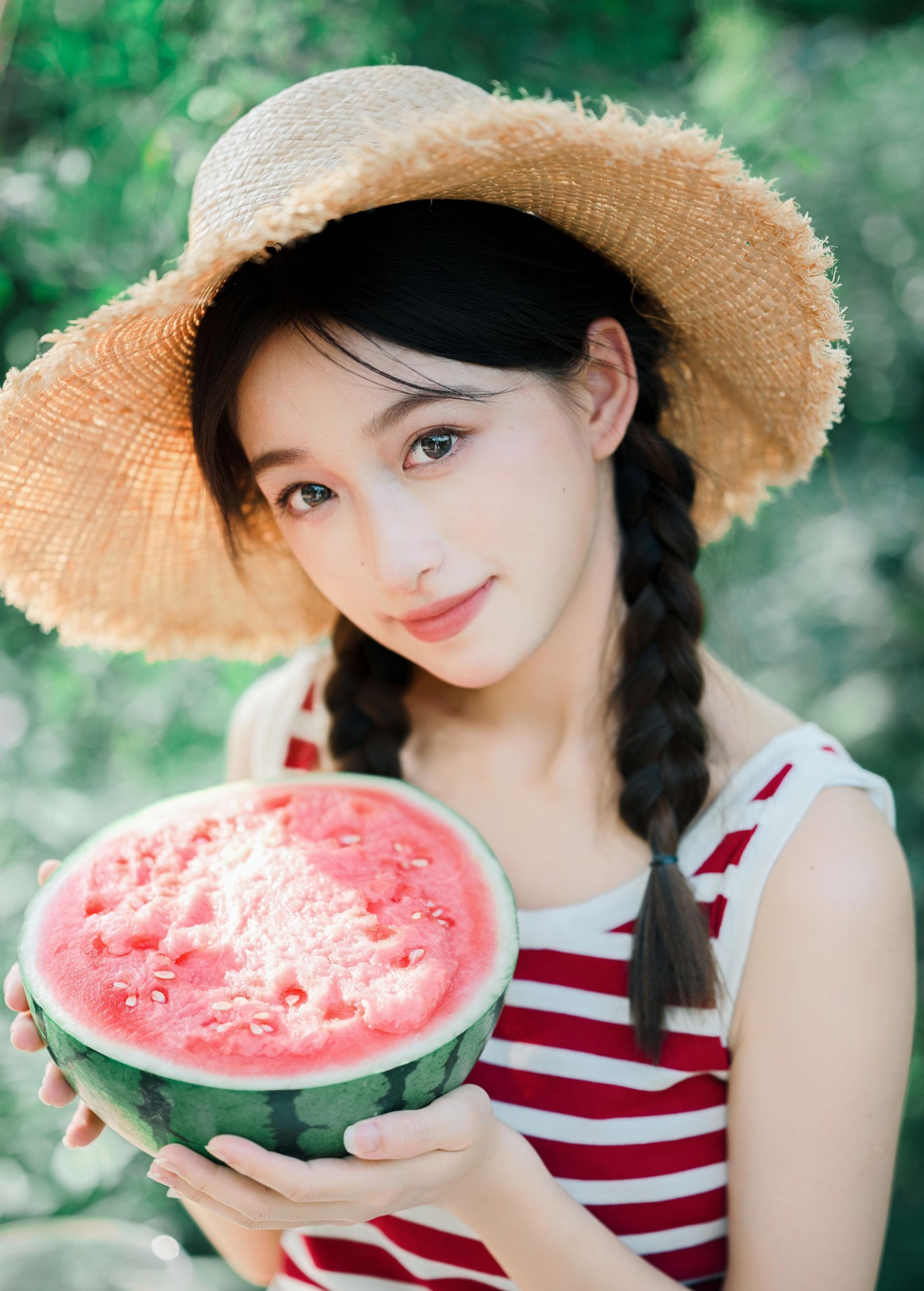 林淼鑫 – 《夏日少女与红西瓜》[17P]