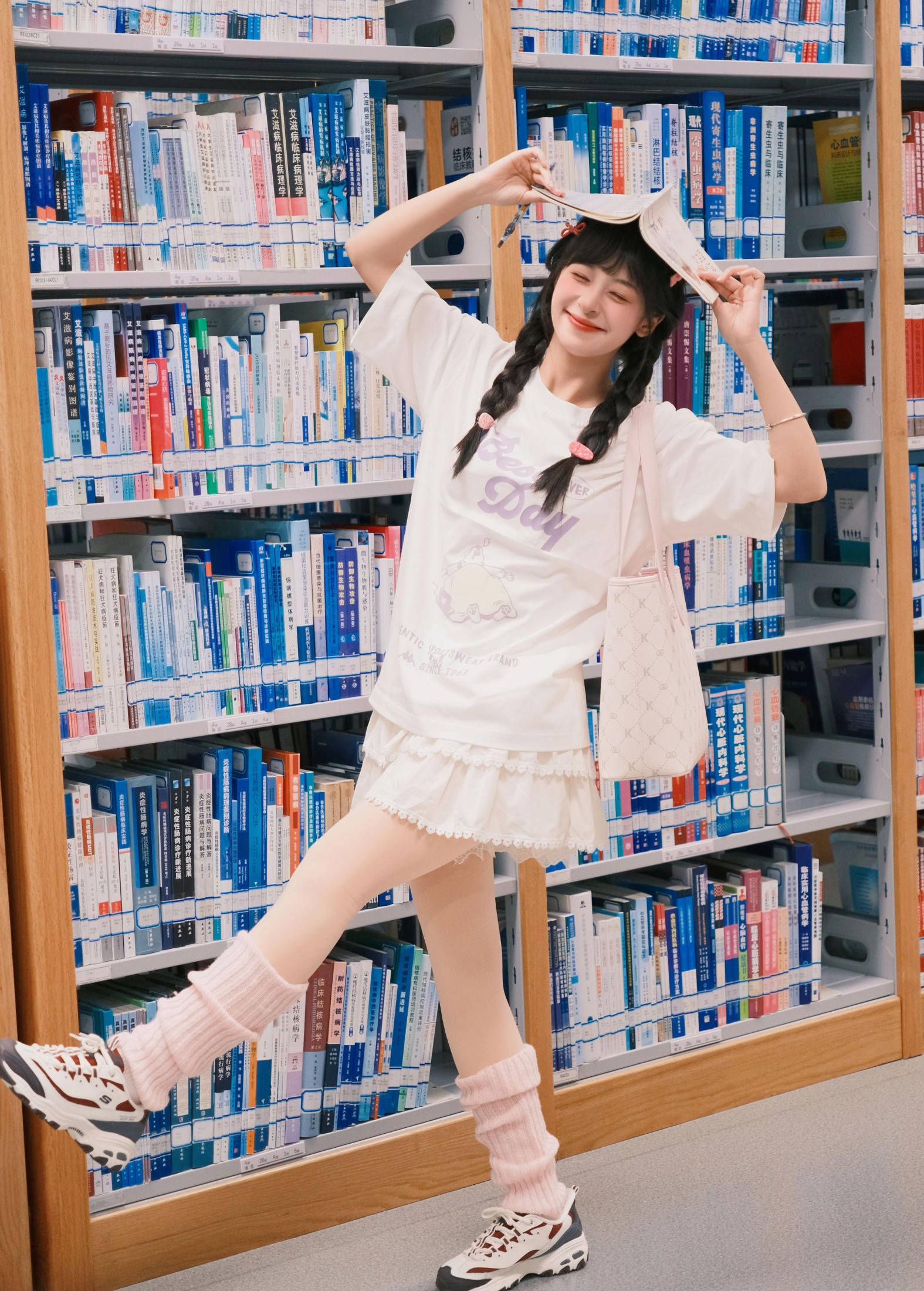 夏芋小年 – 《一起看书啊》[17P]