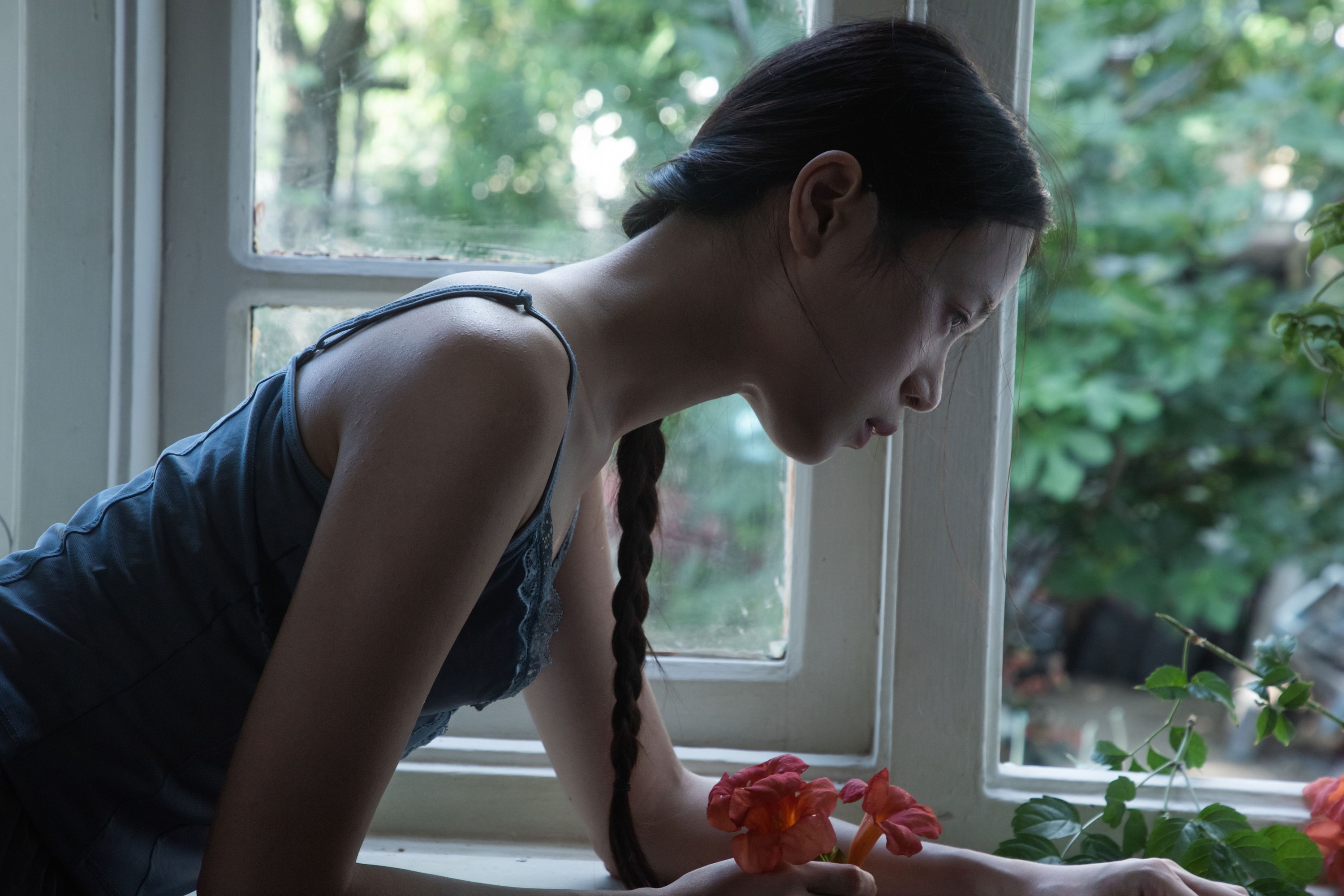 光,海棠花和女孩