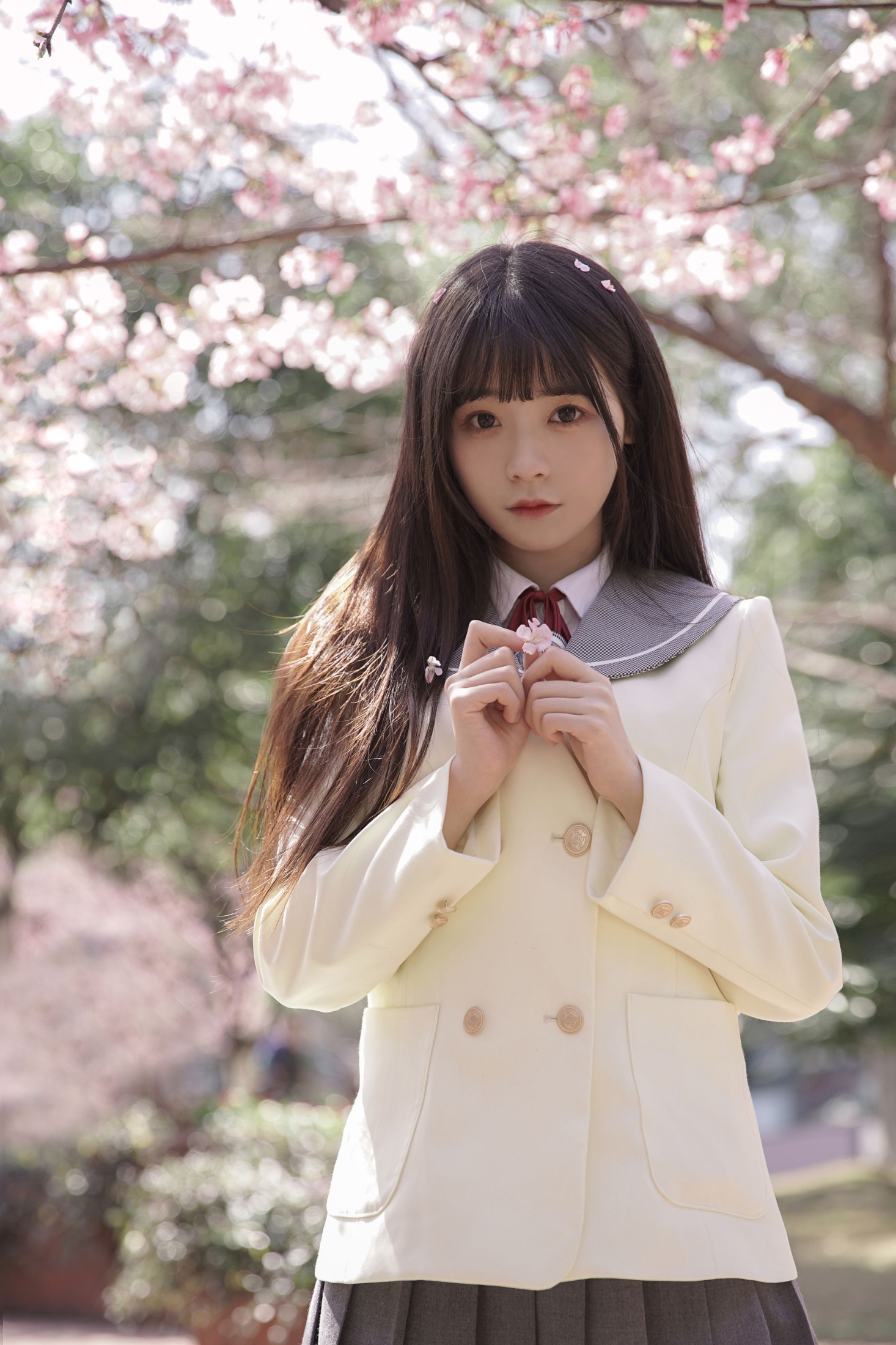 一只小沁 – 《樱花下的少女》[17P]