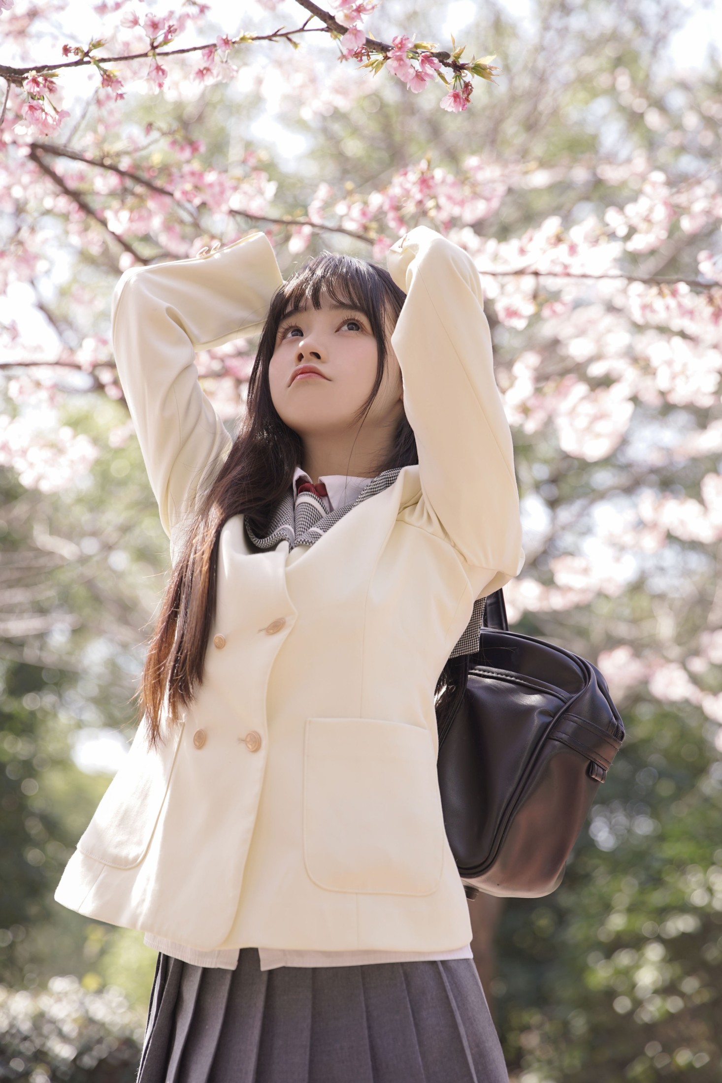 一只小沁 – 《樱花下的少女》[17P]