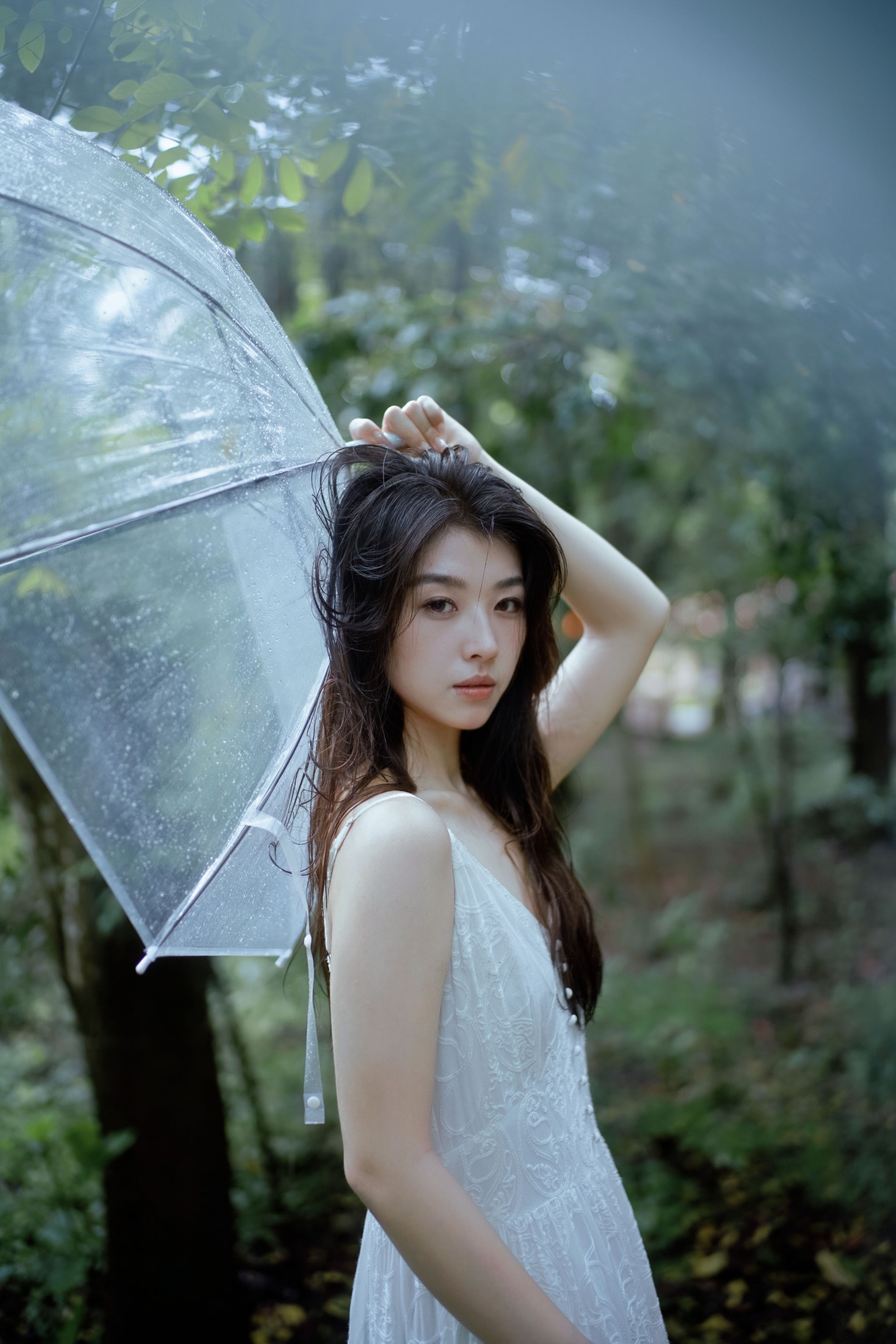 小鹿 – 《雨落林间，邂逅白裙仙子》[20P]