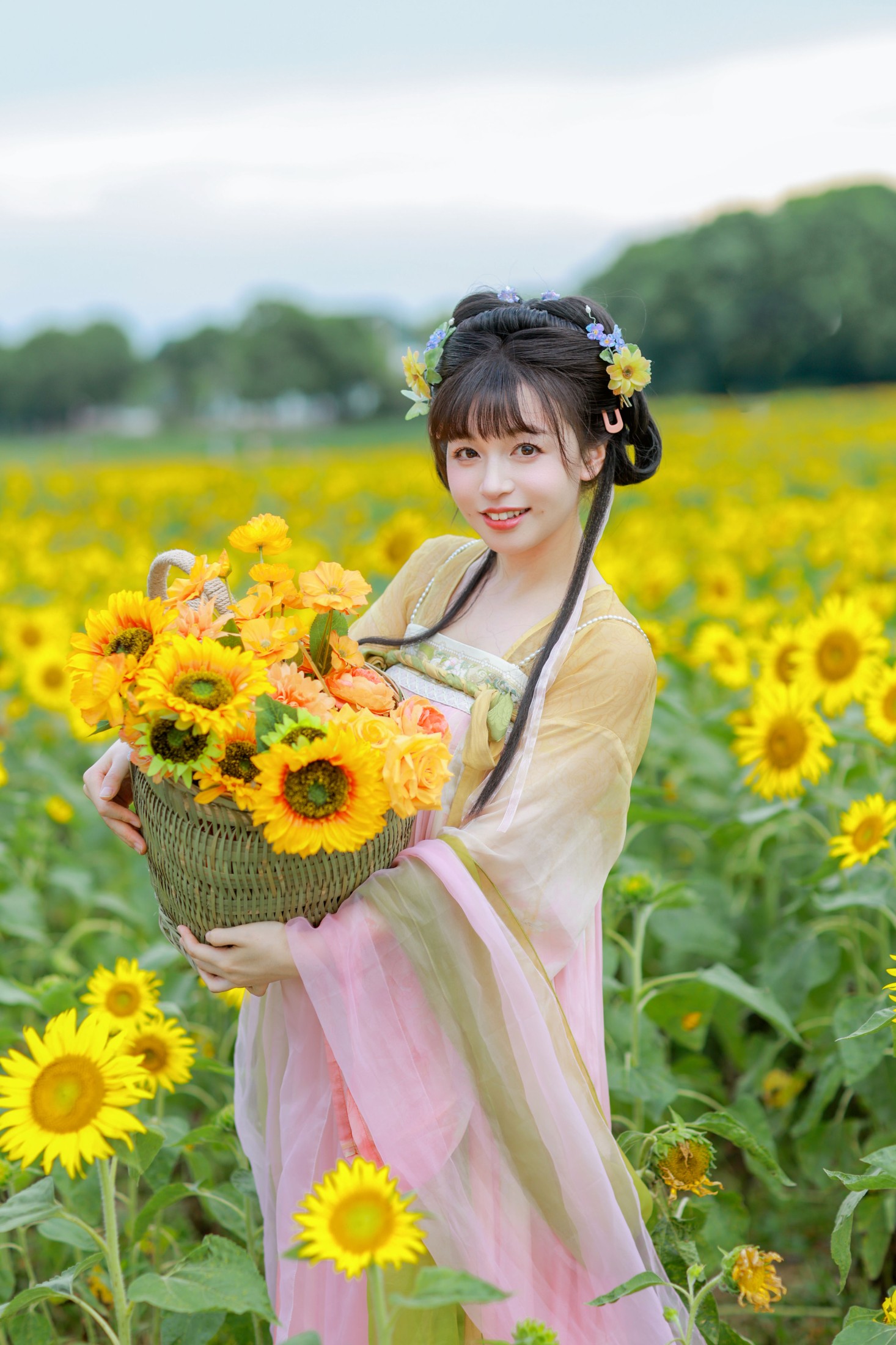 琳琳 – 《这片向日葵已经被本小姐承包了！》[13P]