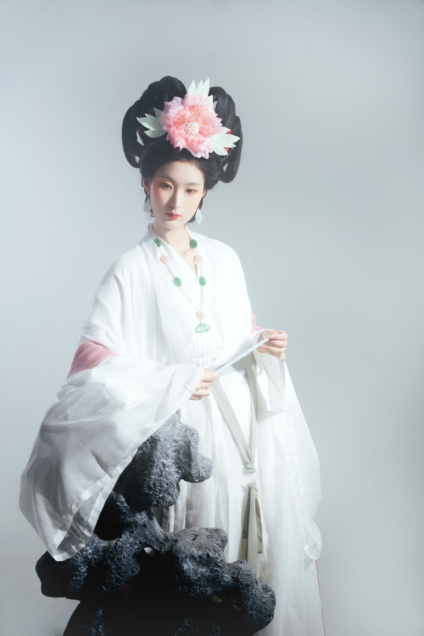 荷里寒 – 《瓷人仿妆 • 思凡》[13P]