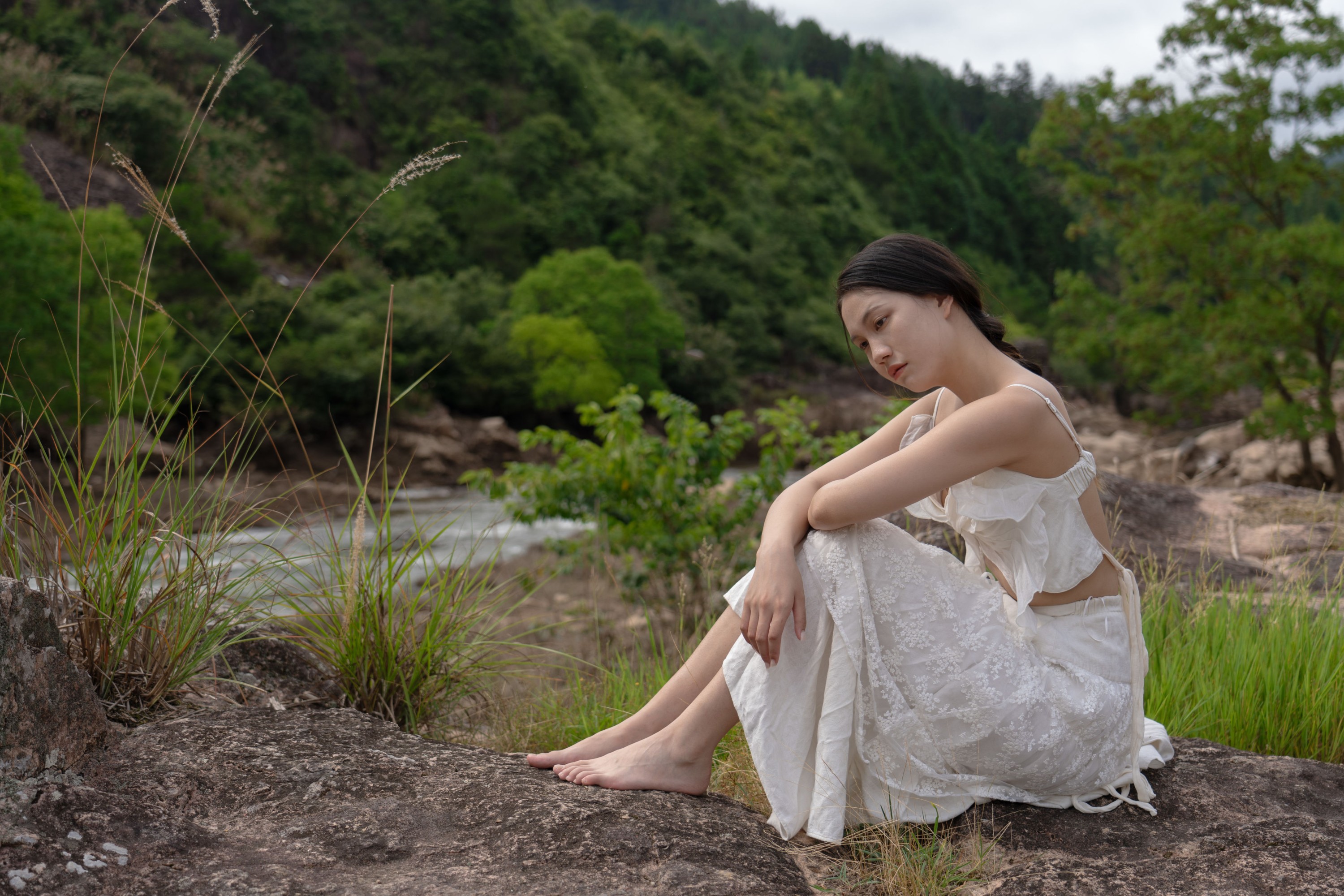 KiKi – 《溪水畔，时光潺潺》[23P]