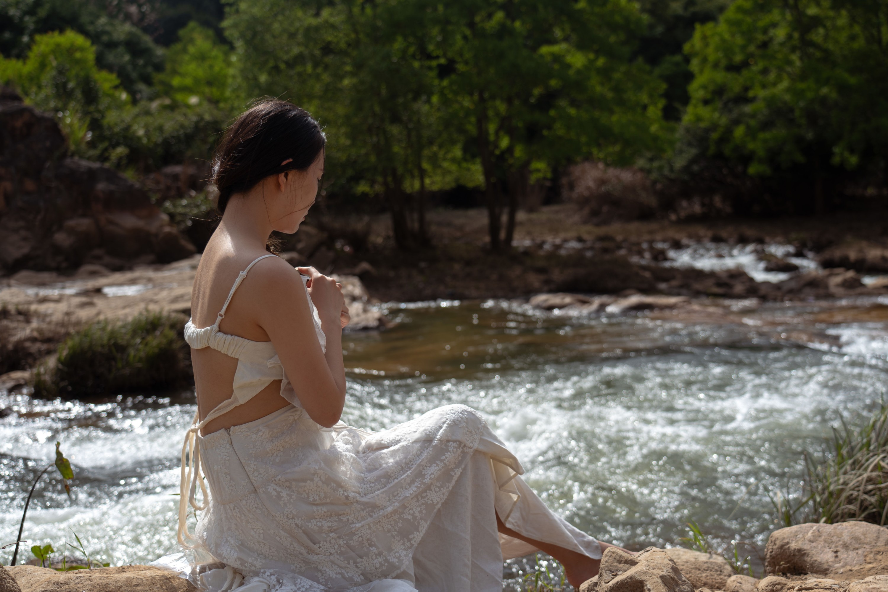 KiKi – 《溪水畔，时光潺潺》[23P]
