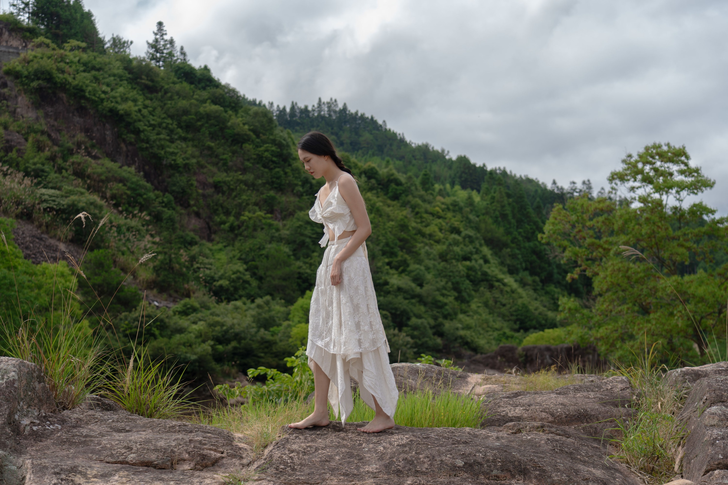 KiKi – 《溪水畔，时光潺潺》[23P]